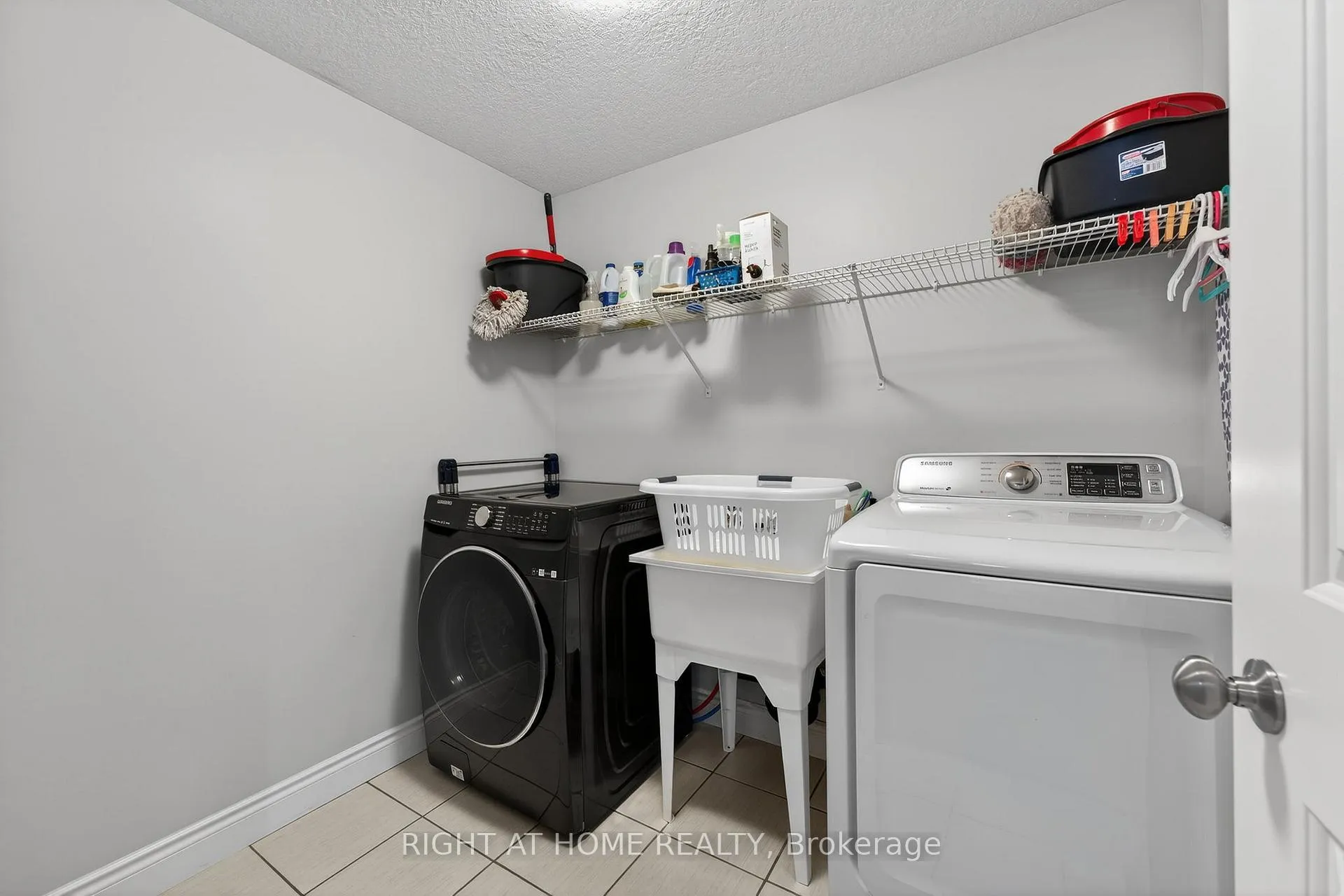 Photo 33 of 48 Freedom Crescent, Quinte West, Sidney Ward — HOMEH