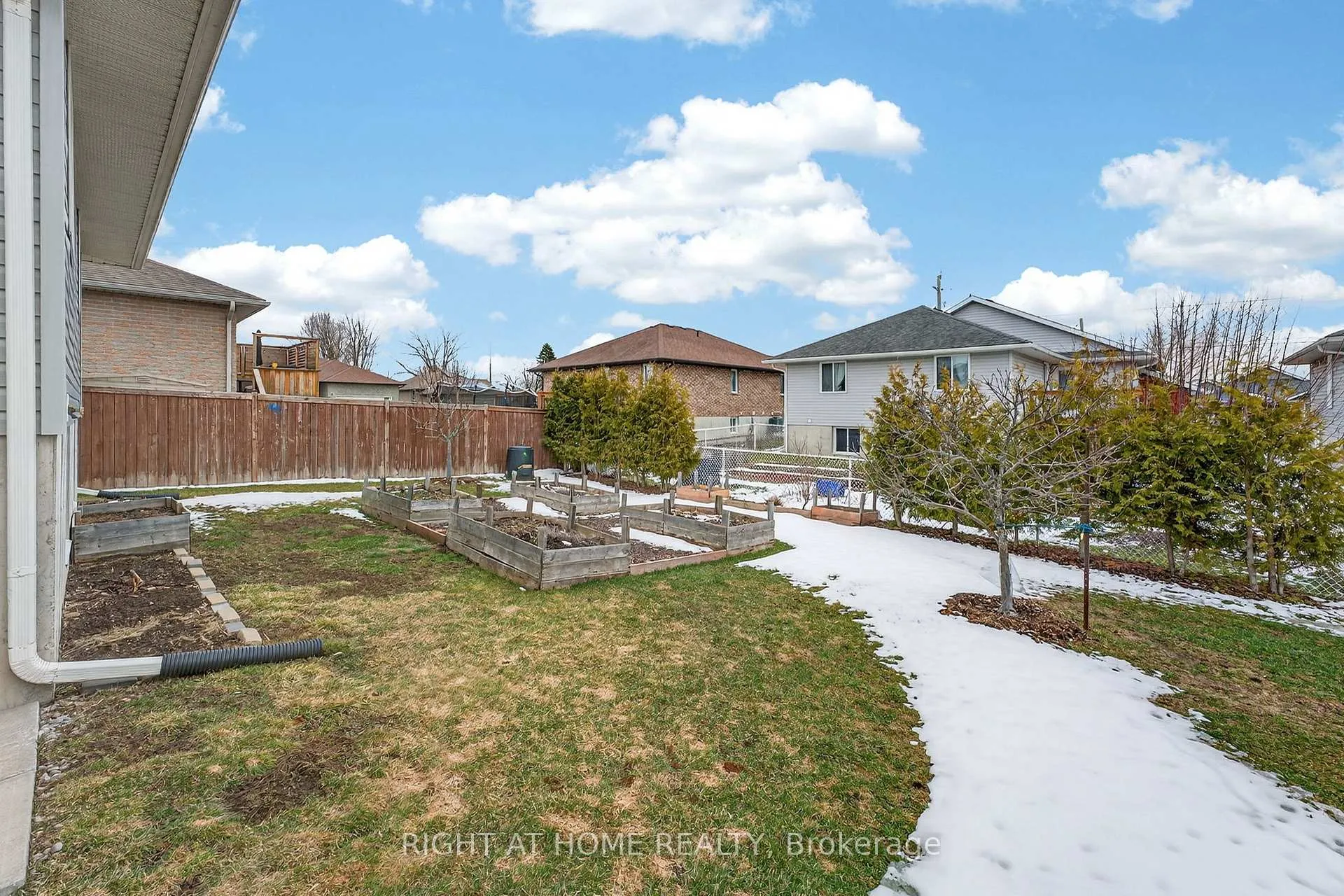 Photo 35 of 48 Freedom Crescent, Quinte West, Sidney Ward — HOMEH