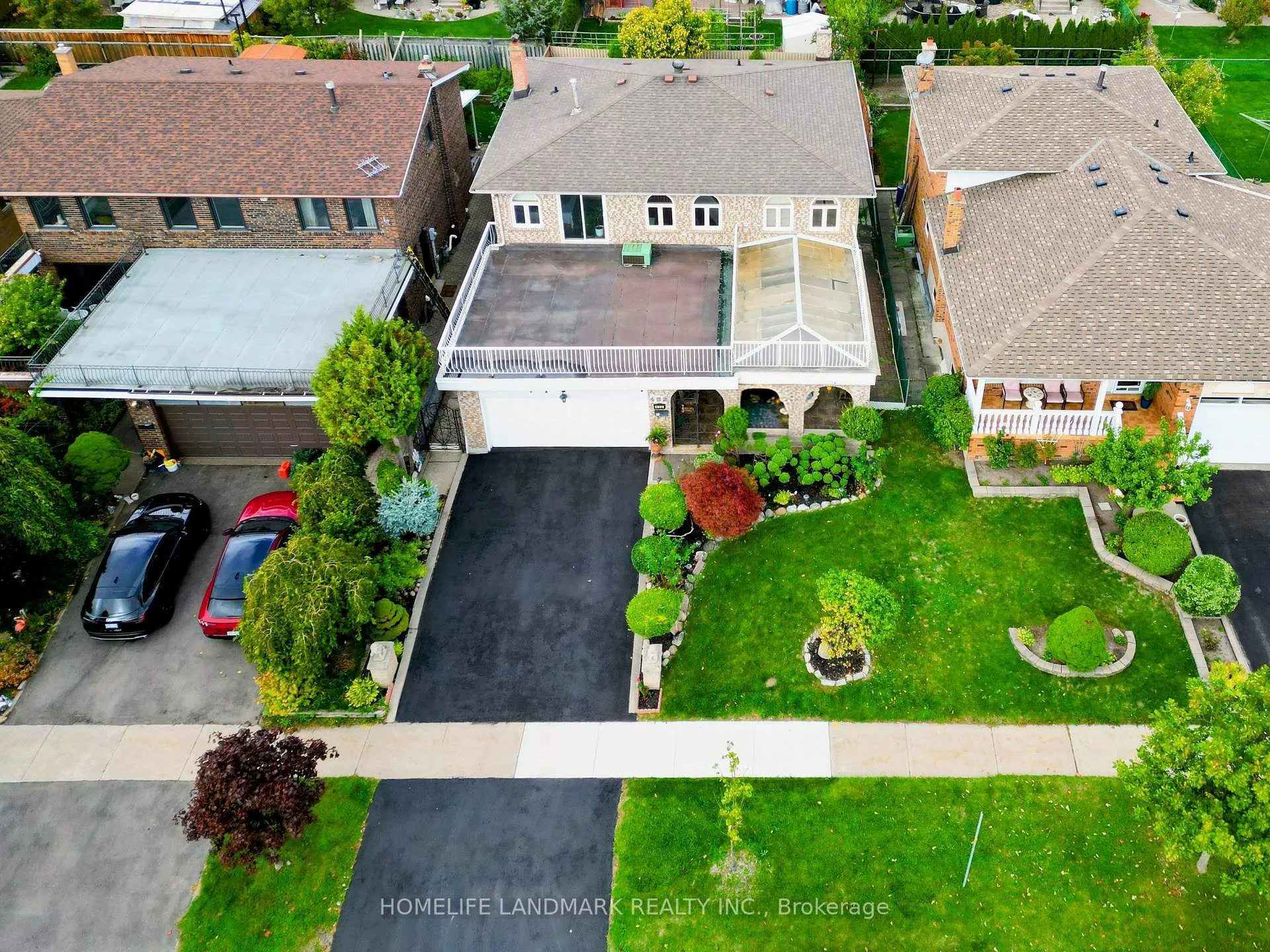 Photo 2 of 452 Woodbridge Avenue, Vaughan, West Woodbridge — HOMEH