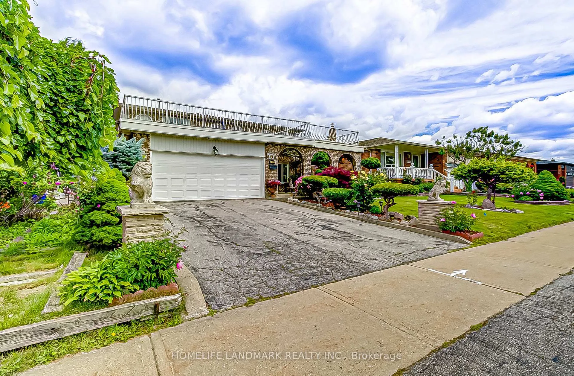 Photo 3 of 452 Woodbridge Avenue, Vaughan, West Woodbridge — HOMEH
