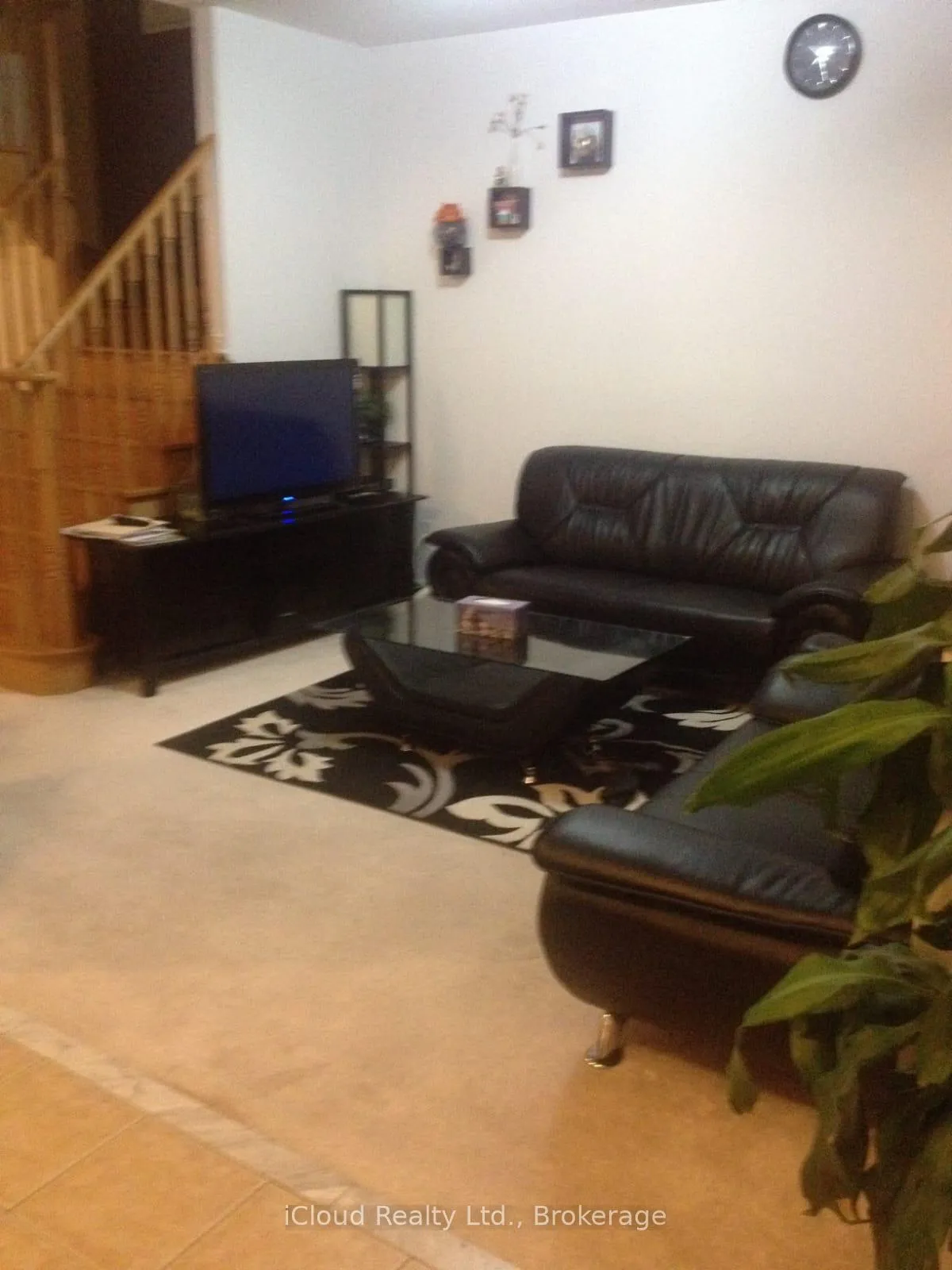 Photo 3 of 42 Flurry Circle, Brampton, Credit Valley — HOMEH