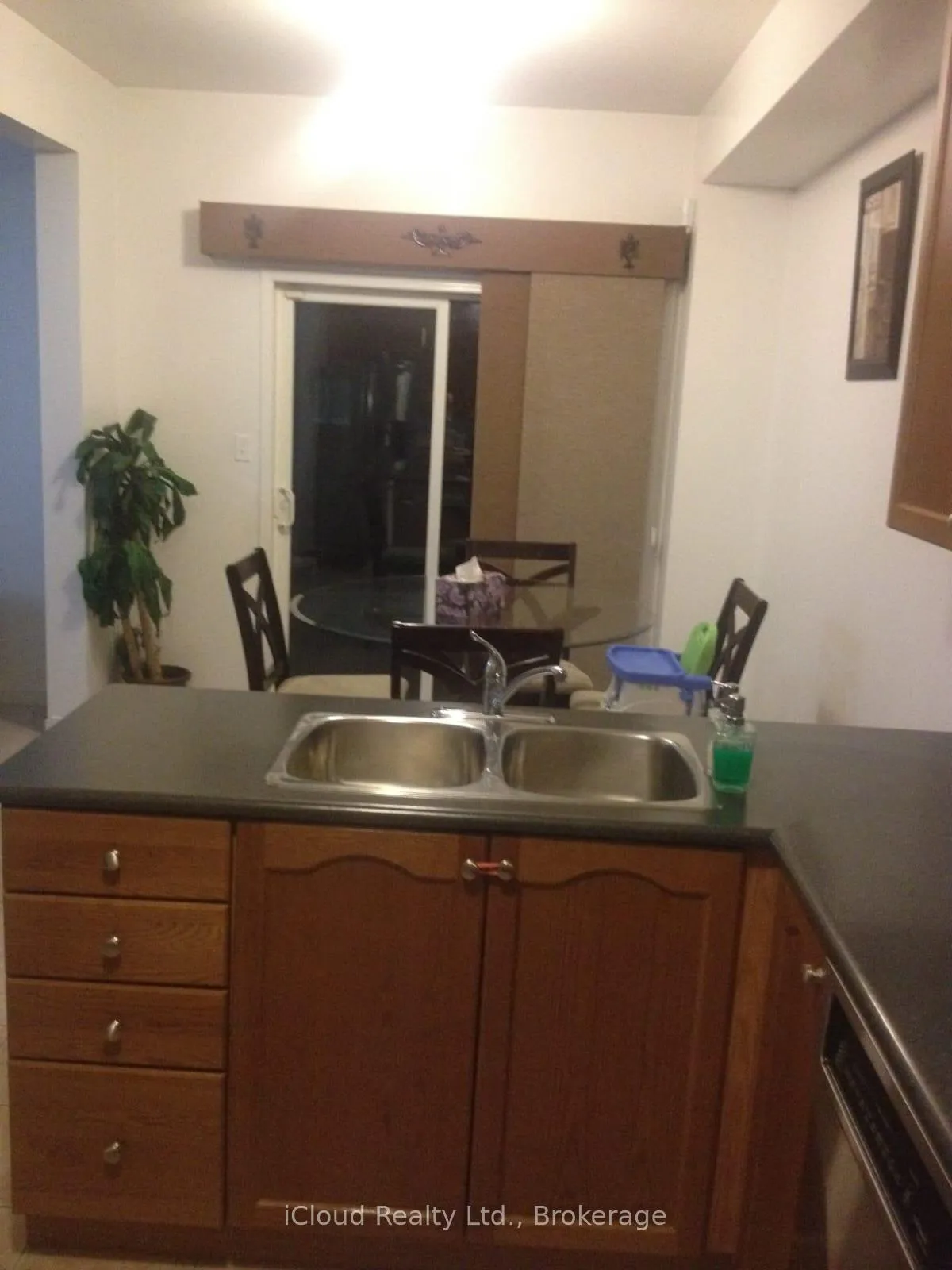 Photo 4 of 42 Flurry Circle, Brampton, Credit Valley — HOMEH