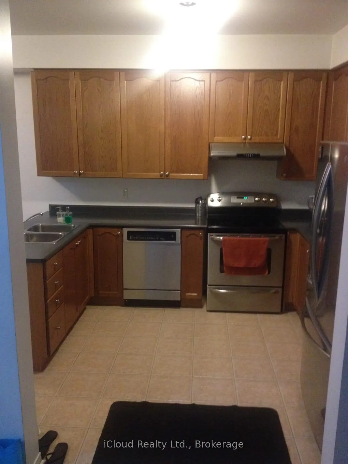 Photo 6 of 42 Flurry Circle, Brampton, Credit Valley — HOMEH