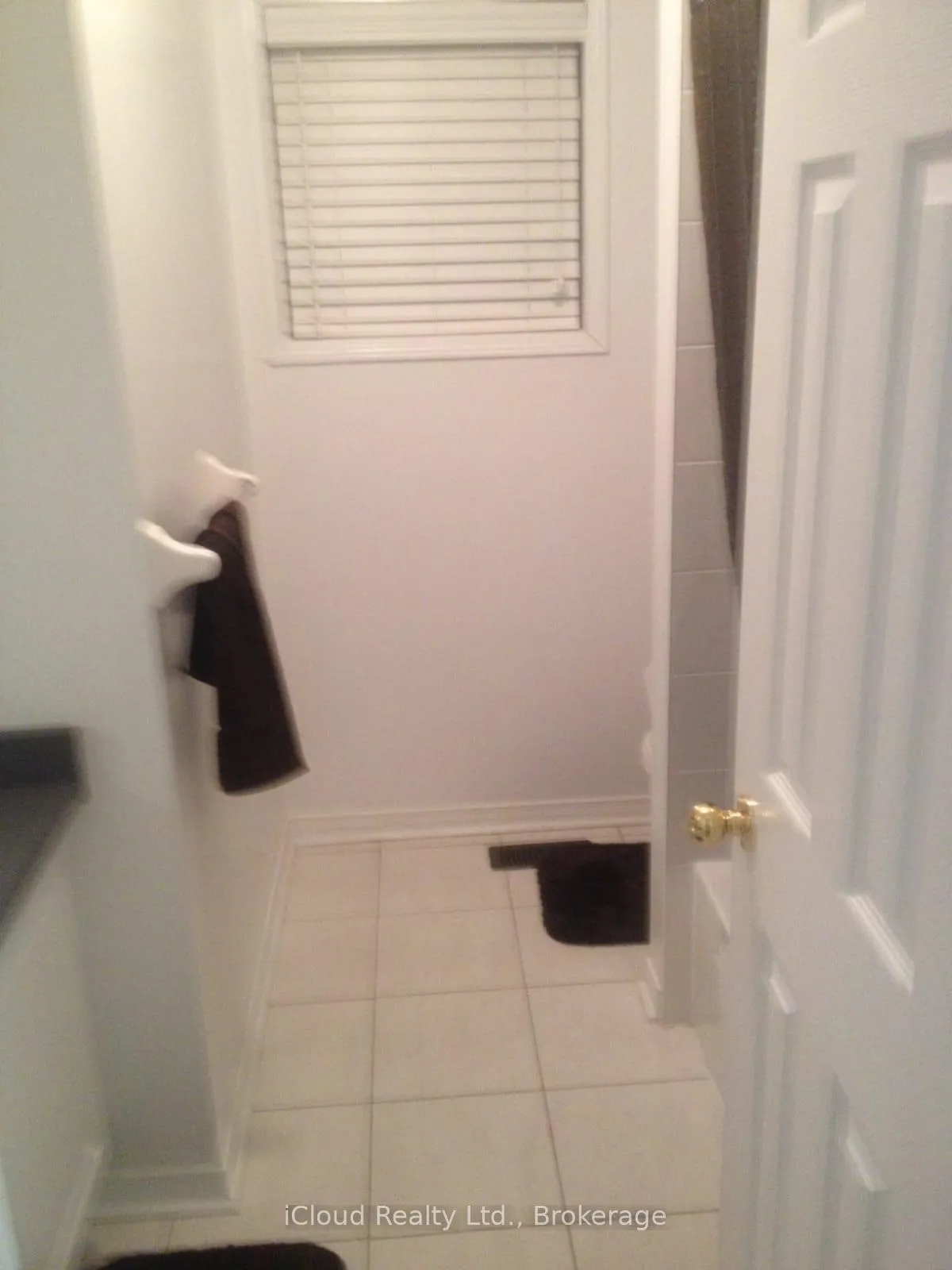 Photo 12 of 42 Flurry Circle, Brampton, Credit Valley — HOMEH