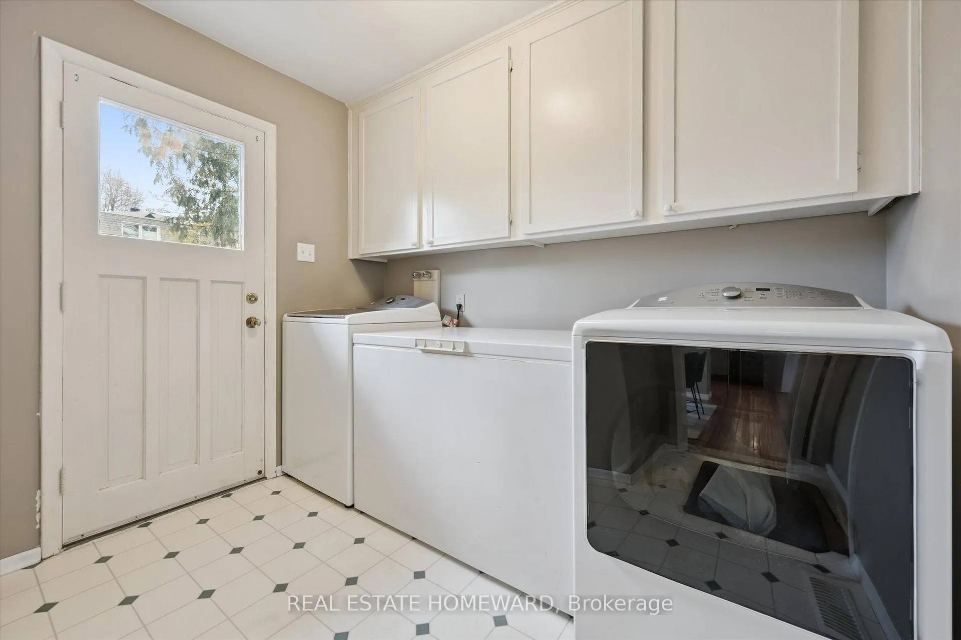 Photo 18 of 20 Combermere Crescent, Waterloo — HOMEH