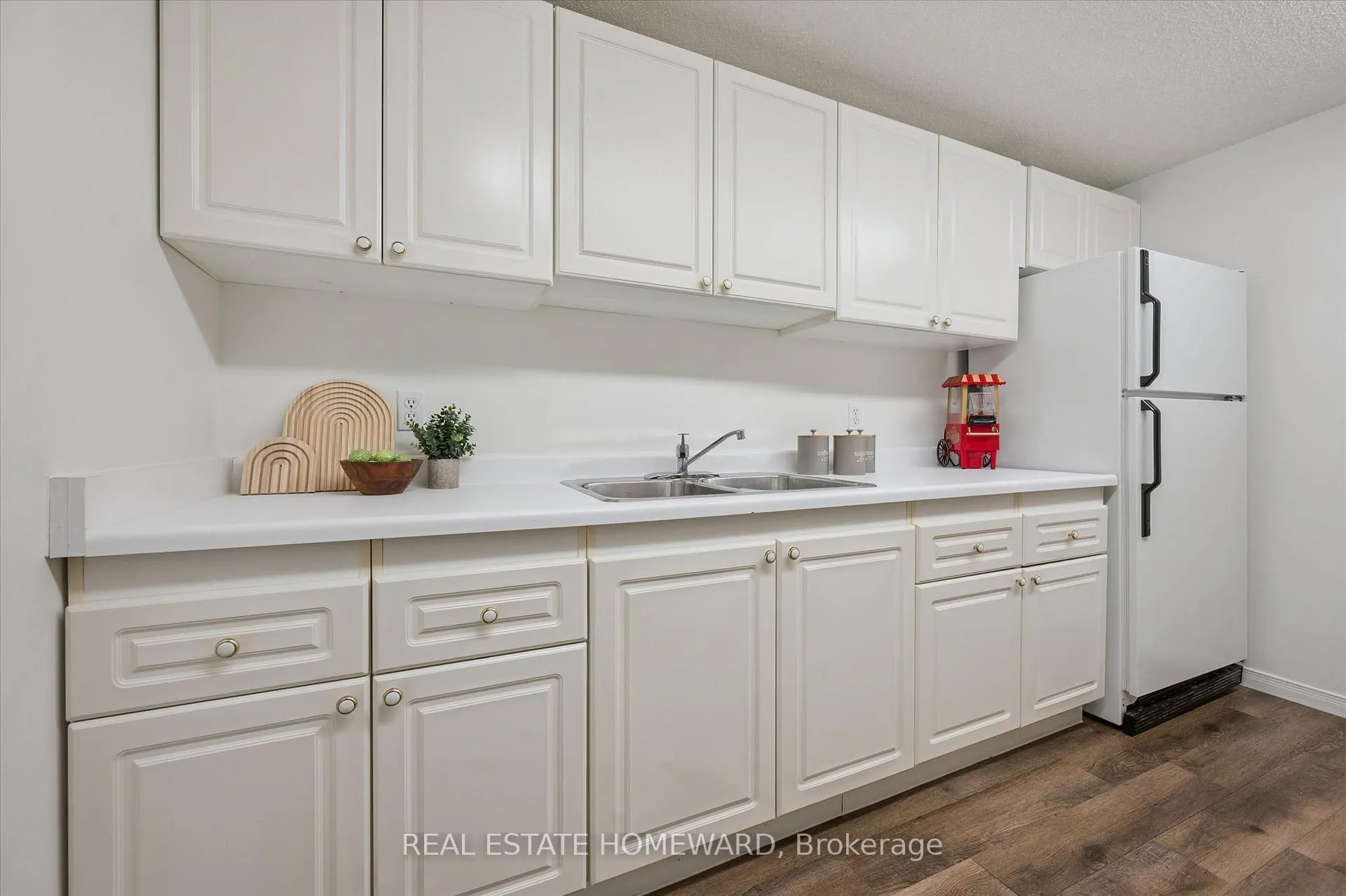 Photo 35 of 20 Combermere Crescent, Waterloo — HOMEH