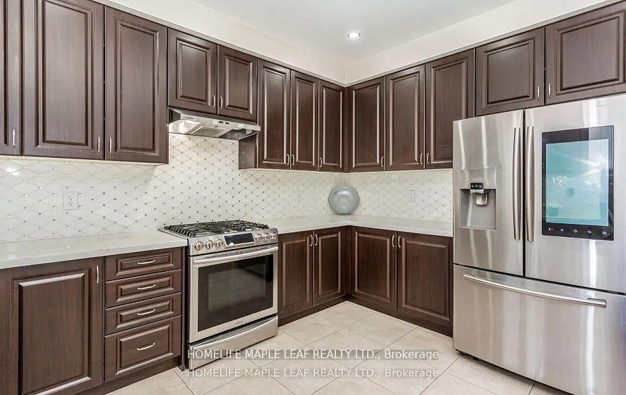 Photo 9 of 11 Cloverhaven Road, Brampton, Toronto Gore Rural Estate — HOMEH