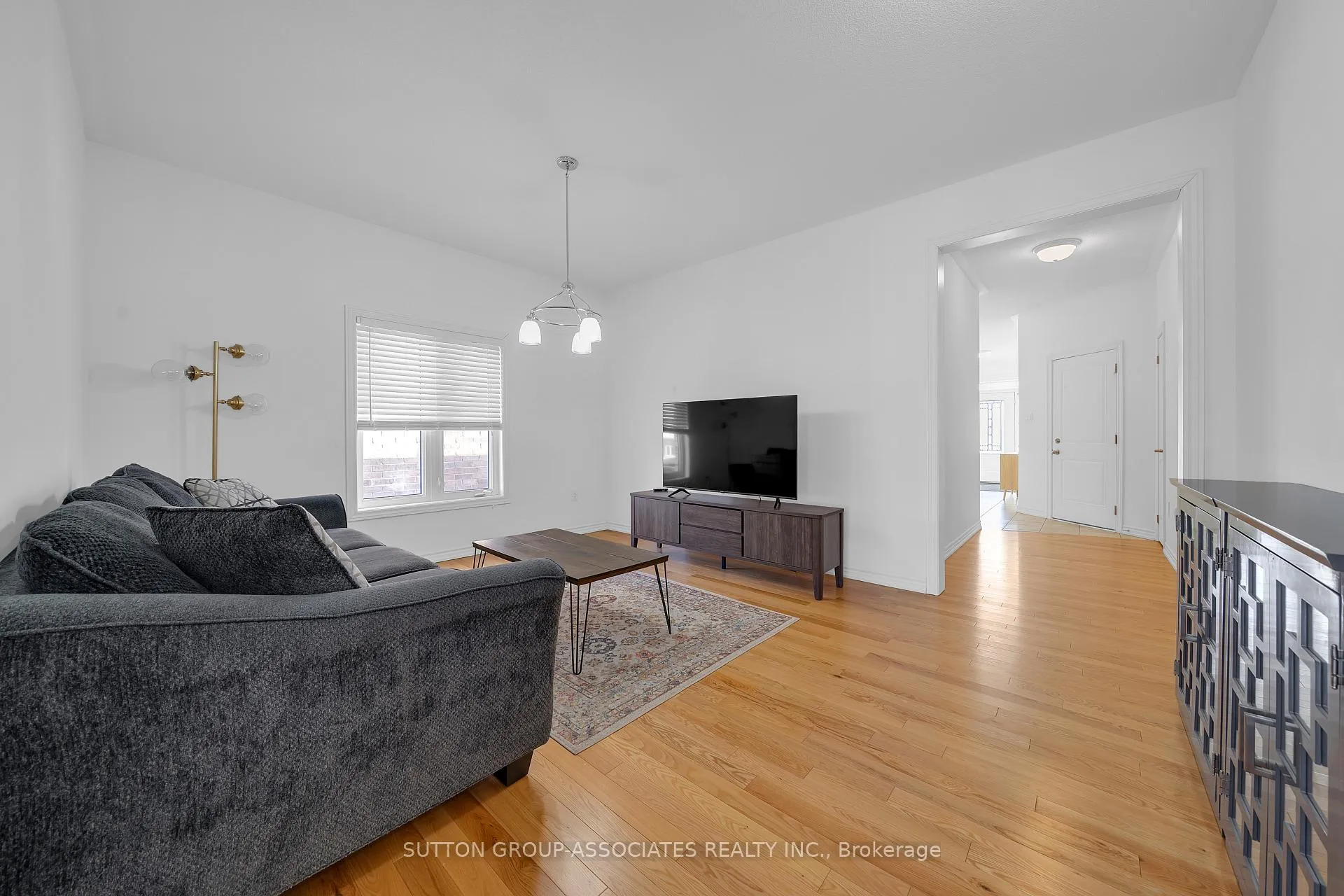 Photo 3 of 130 Lyle Drive, Clarington, Bowmanville — HOMEH