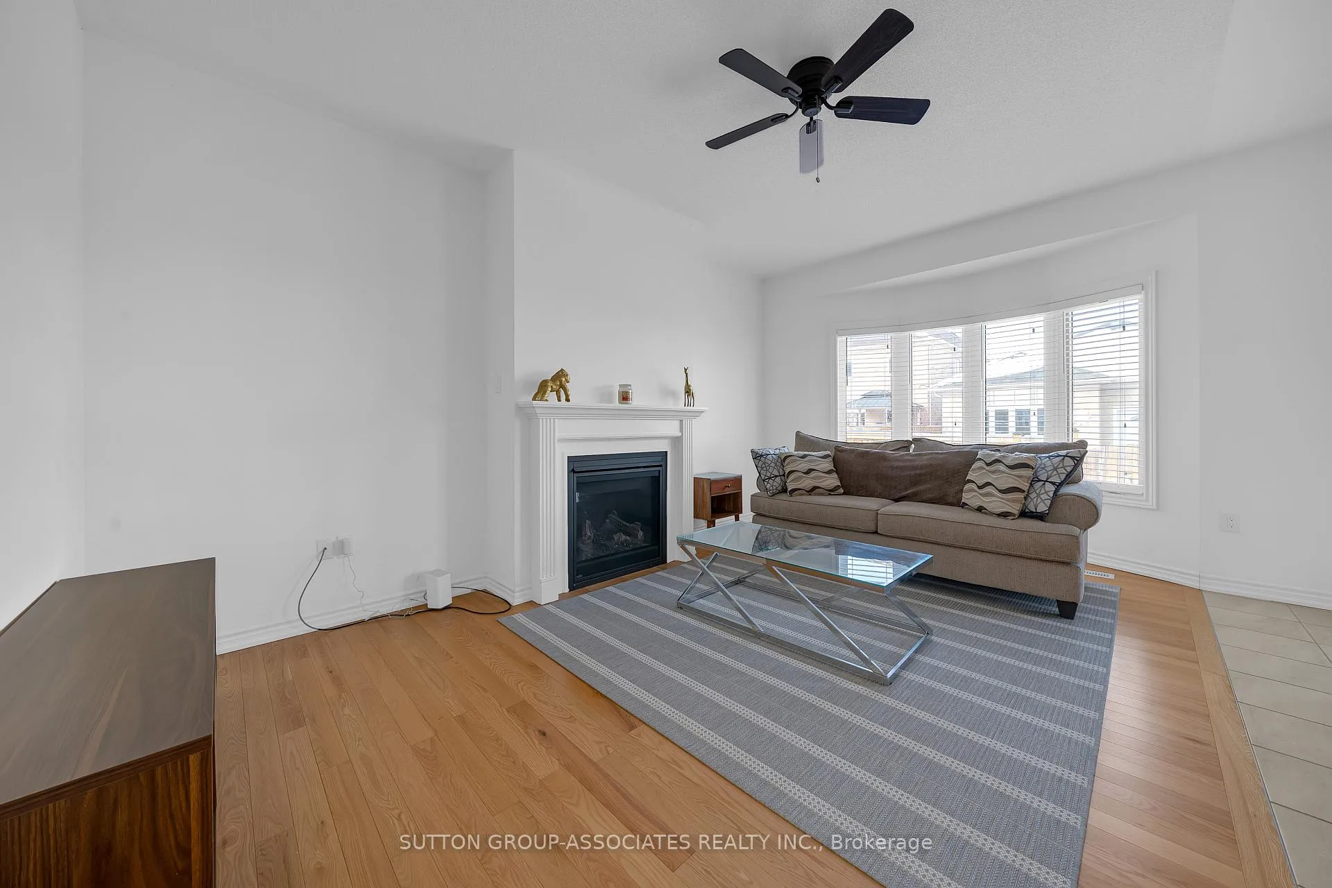 Photo 6 of 130 Lyle Drive, Clarington, Bowmanville — HOMEH