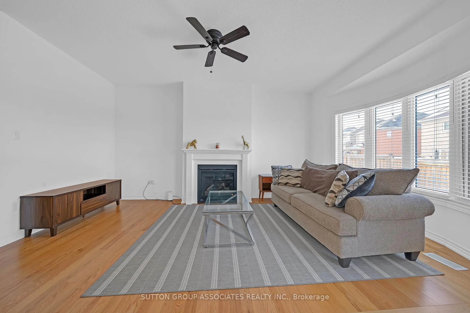 Photo 7 of 130 Lyle Drive, Clarington, Bowmanville — HOMEH