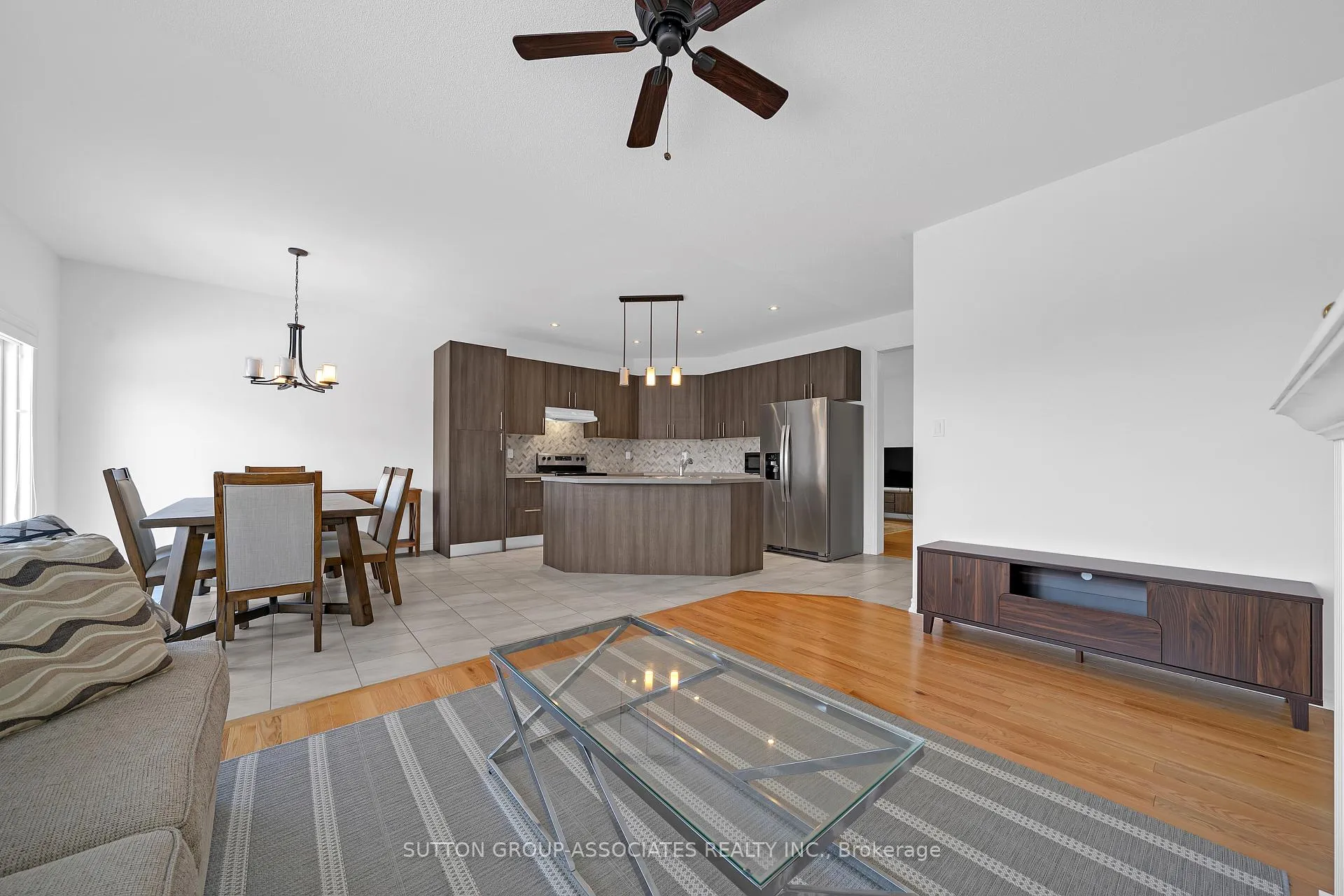 Photo 9 of 130 Lyle Drive, Clarington, Bowmanville — HOMEH