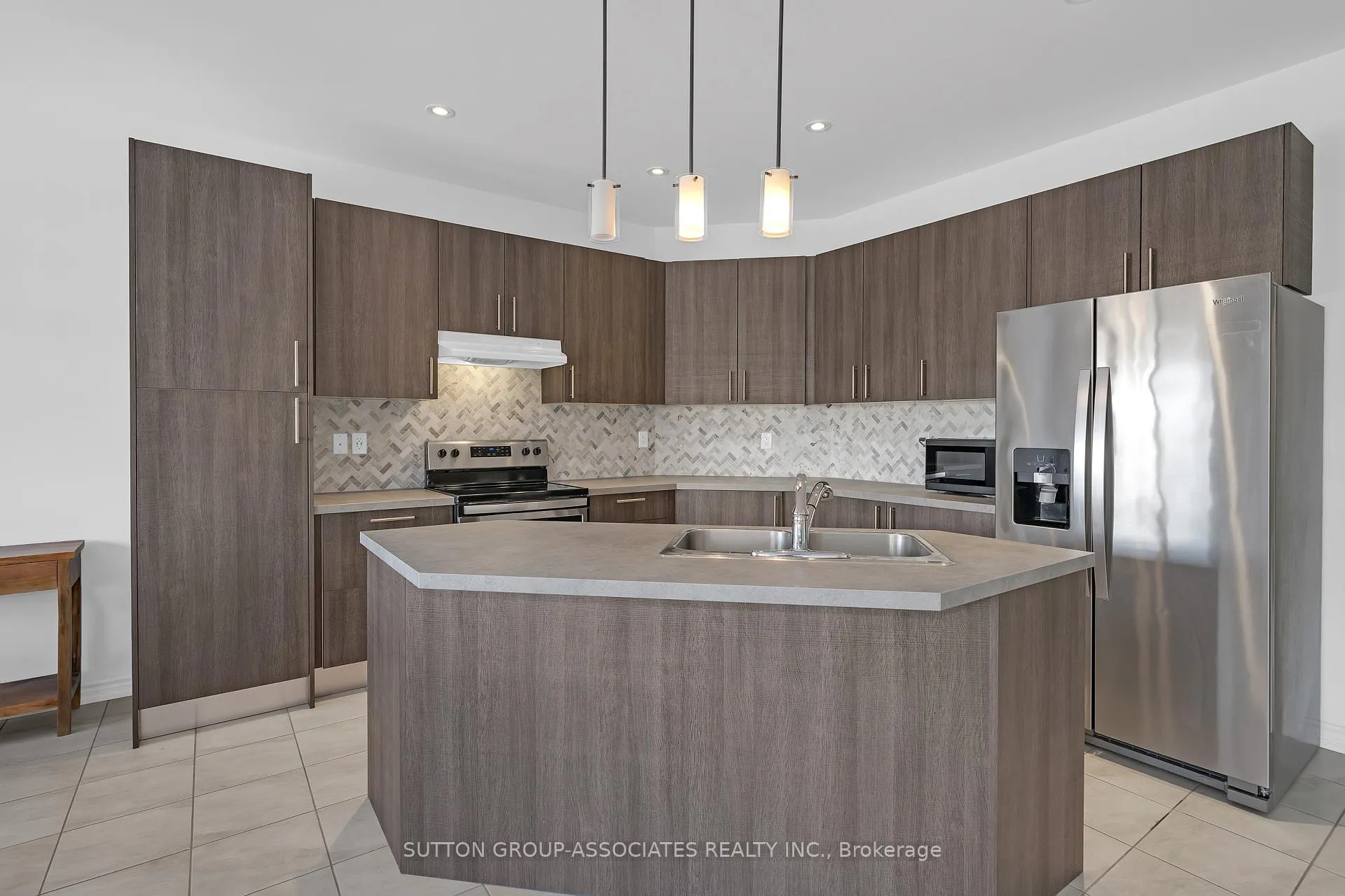 Photo 10 of 130 Lyle Drive, Clarington, Bowmanville — HOMEH