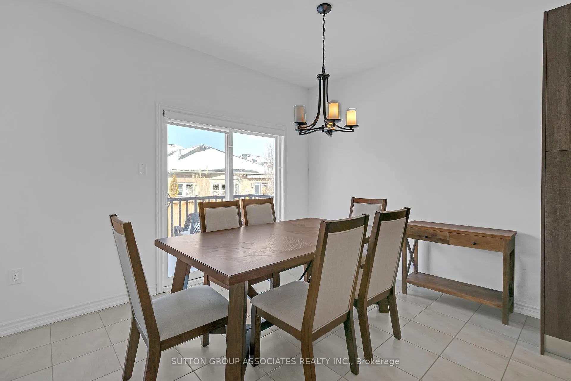 Photo 14 of 130 Lyle Drive, Clarington, Bowmanville — HOMEH