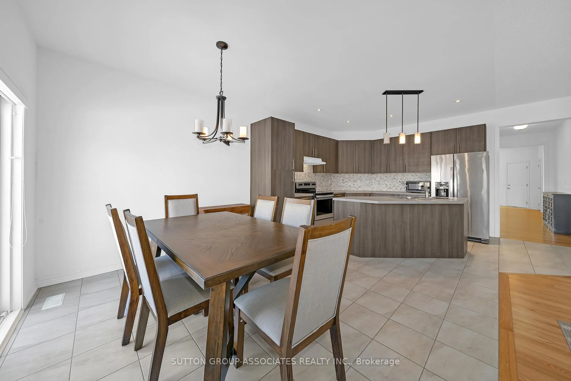 Photo 15 of 130 Lyle Drive, Clarington, Bowmanville — HOMEH
