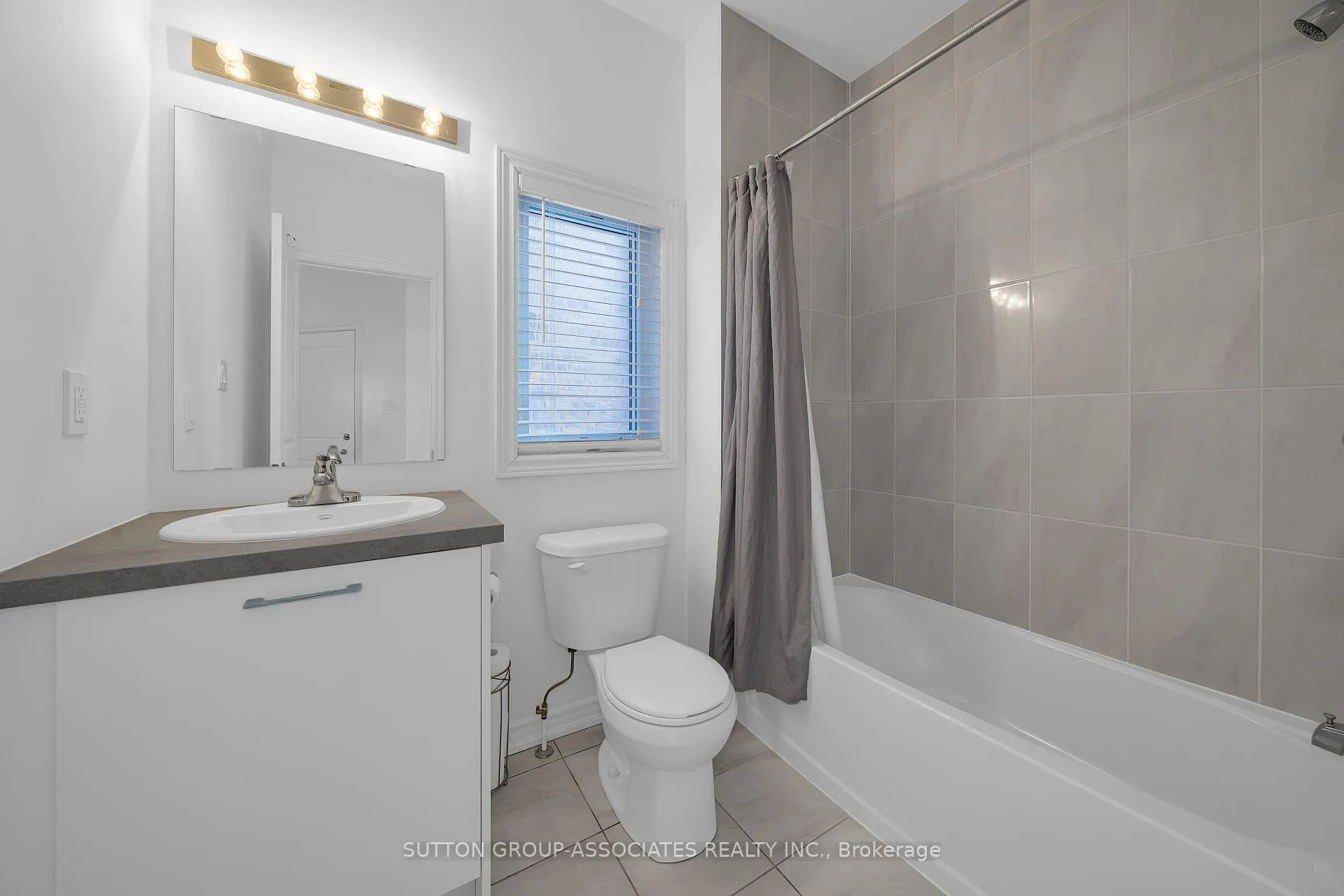 Photo 16 of 130 Lyle Drive, Clarington, Bowmanville — HOMEH