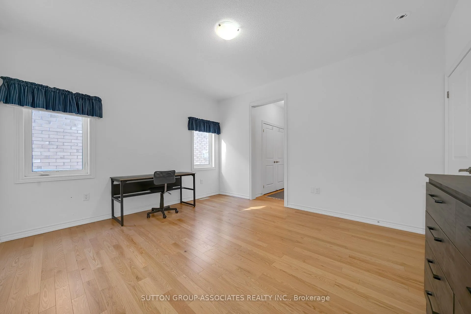 Photo 18 of 130 Lyle Drive, Clarington, Bowmanville — HOMEH