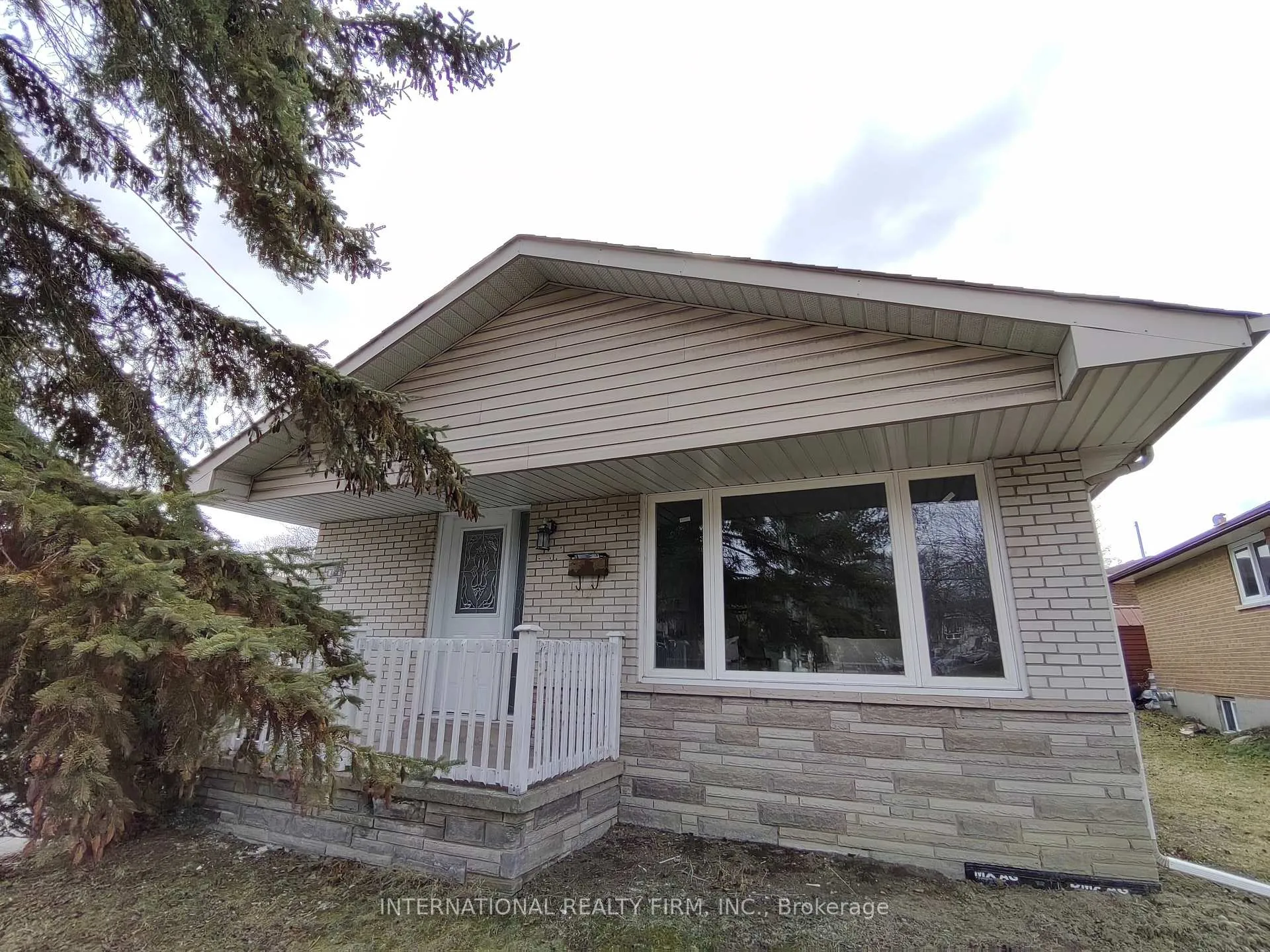 Photo 4 of 463 Rossland Road E, Oshawa, O'Neill — HOMEH