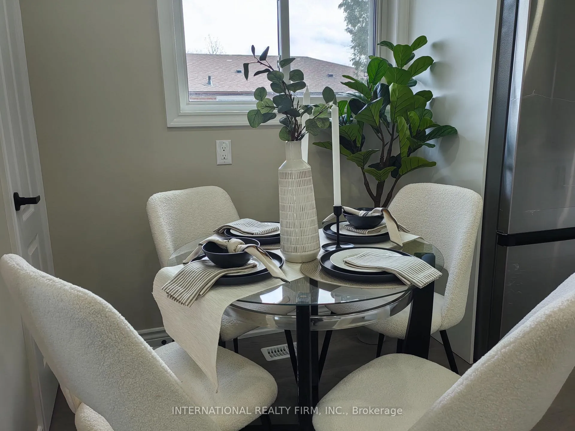 Photo 10 of 463 Rossland Road E, Oshawa, O'Neill — HOMEH