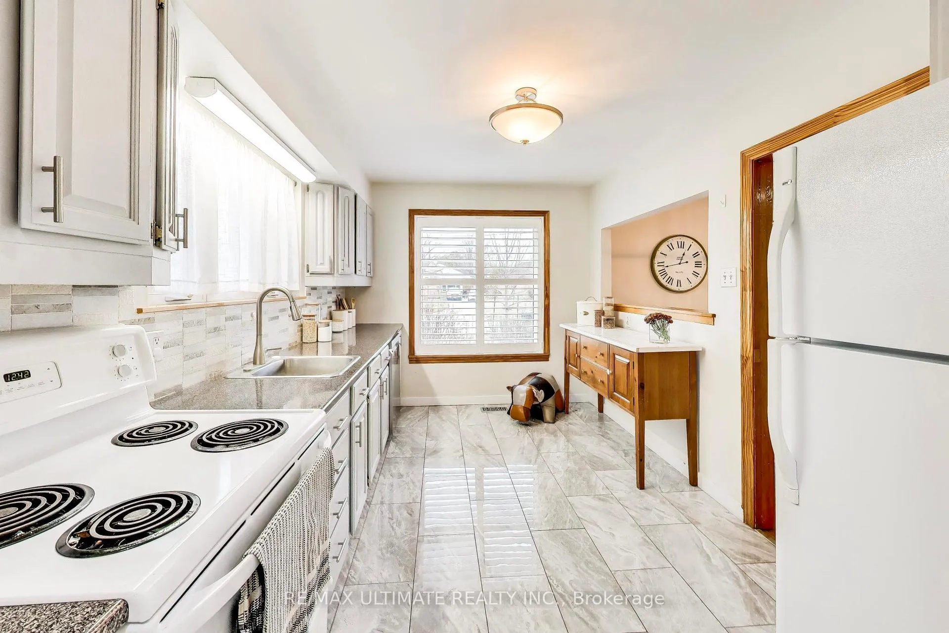 Photo 8 of 214 Riverplace Crescent, Milton, Old Milton — HOMEH