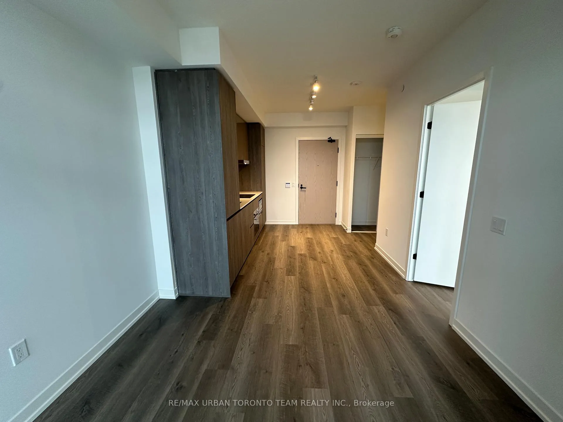 Photo 3 of Unit 5203, 8 Interchange Way, Vaughan, Vaughan Corporate Centre — HOMEH