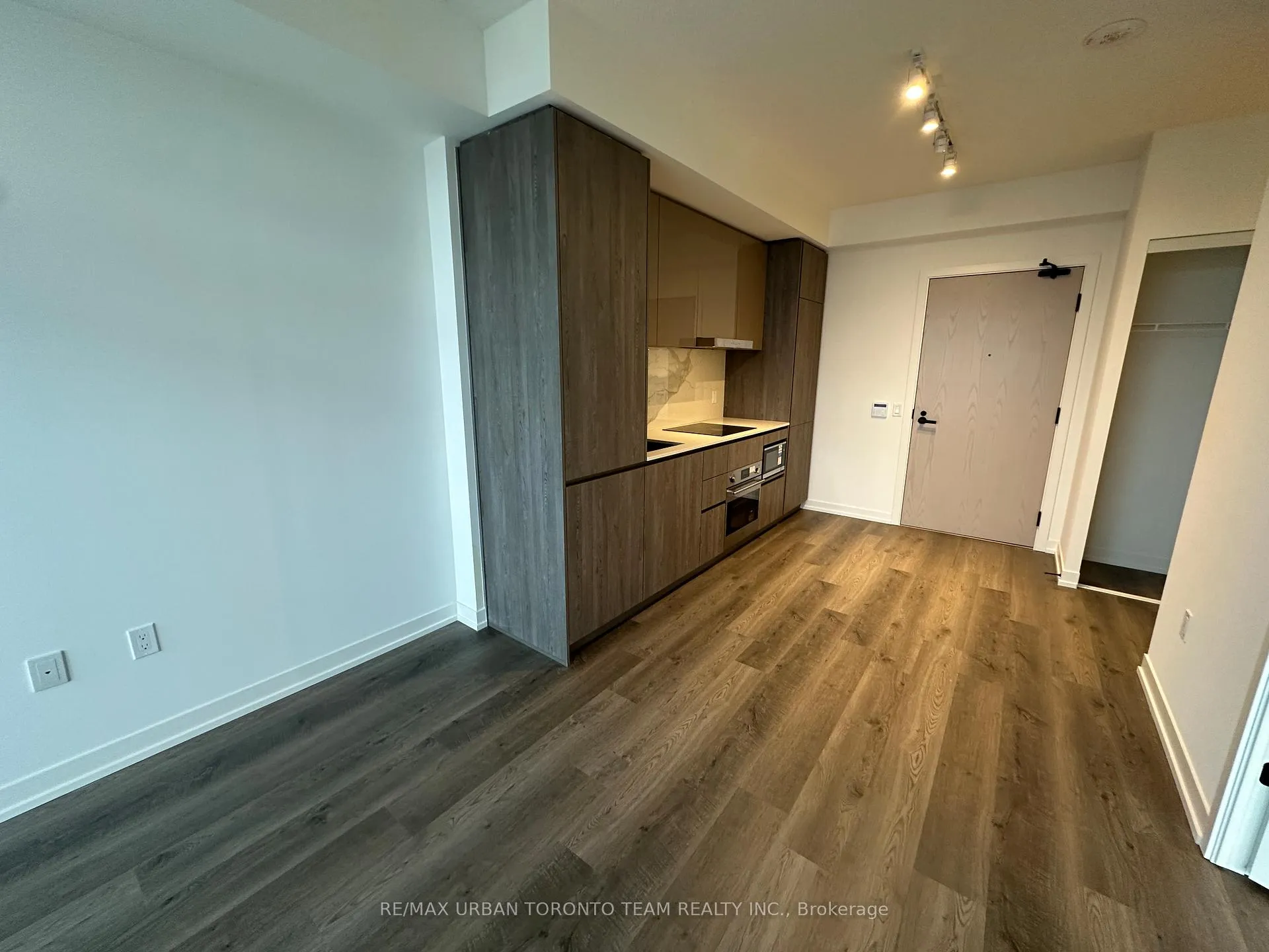 Photo 4 of Unit 5203, 8 Interchange Way, Vaughan, Vaughan Corporate Centre — HOMEH