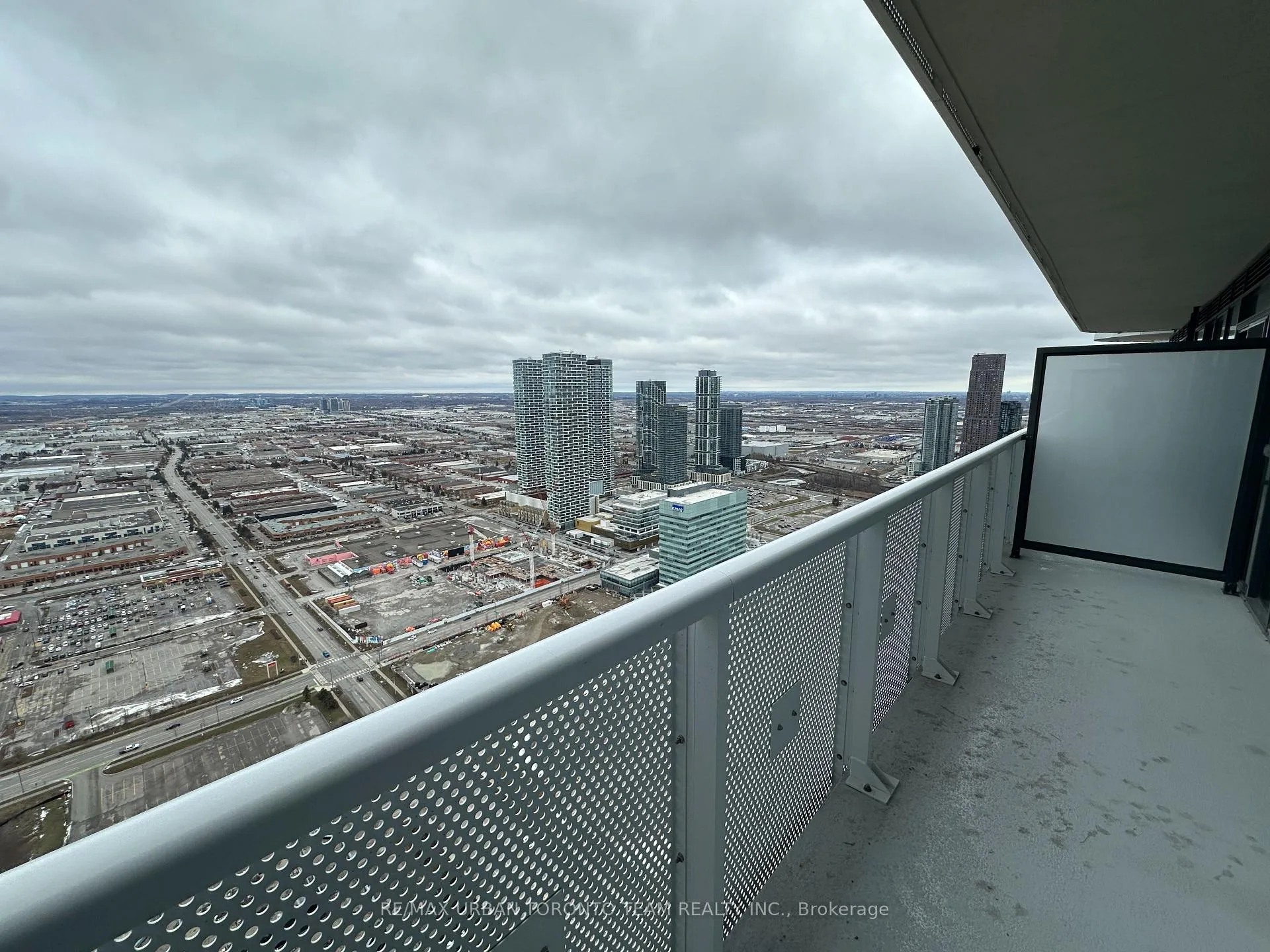 Photo 8 of Unit 5203, 8 Interchange Way, Vaughan, Vaughan Corporate Centre — HOMEH