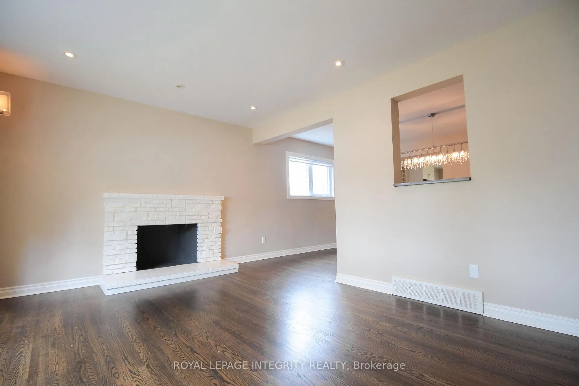 Photo 4 of 2550 Traverse Drive S, Ottawa, Brookfield Gardens — HOMEH