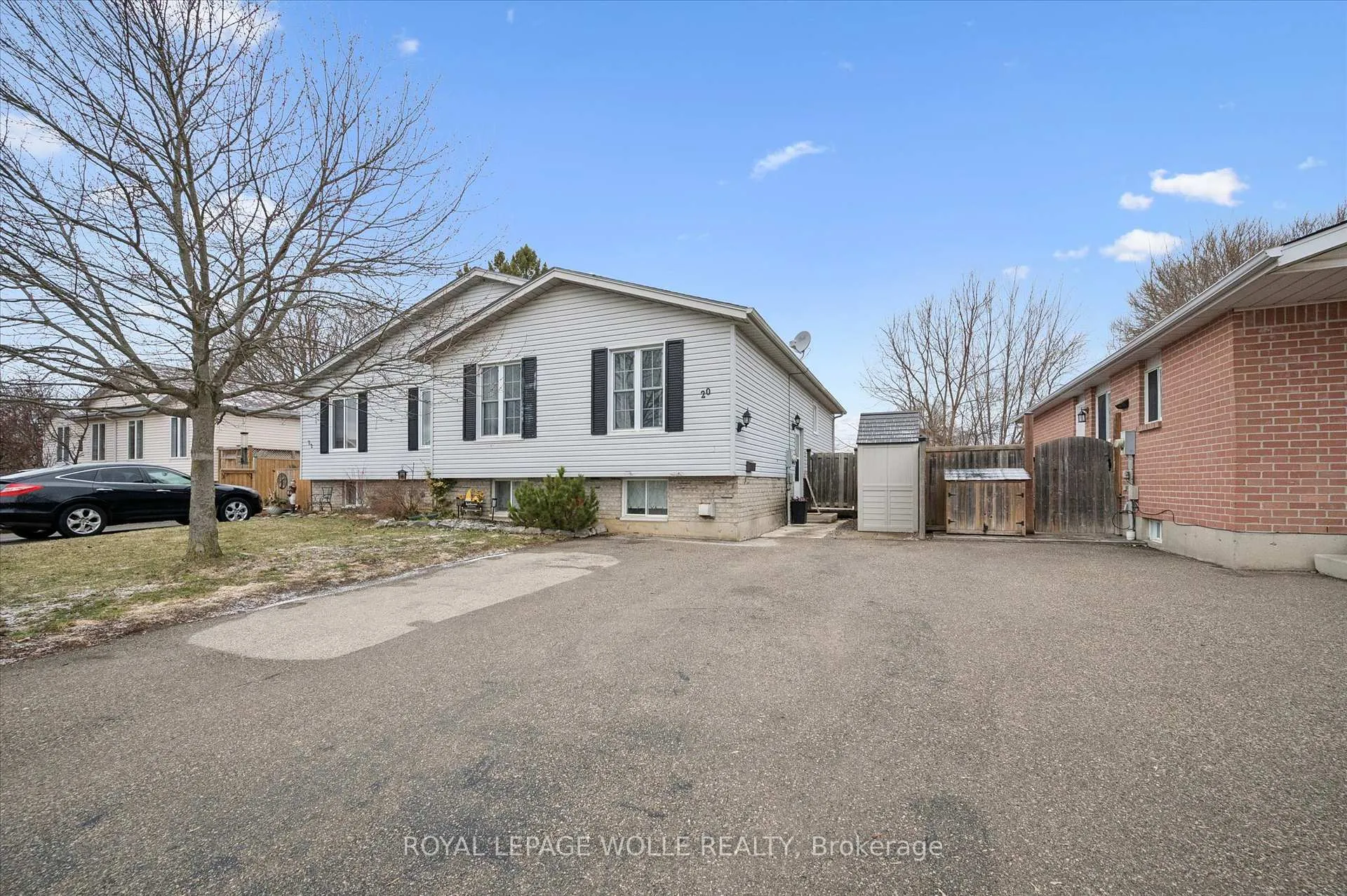 Photo 2 of 20 Ivy Crescent, Brant, Paris — HOMEH