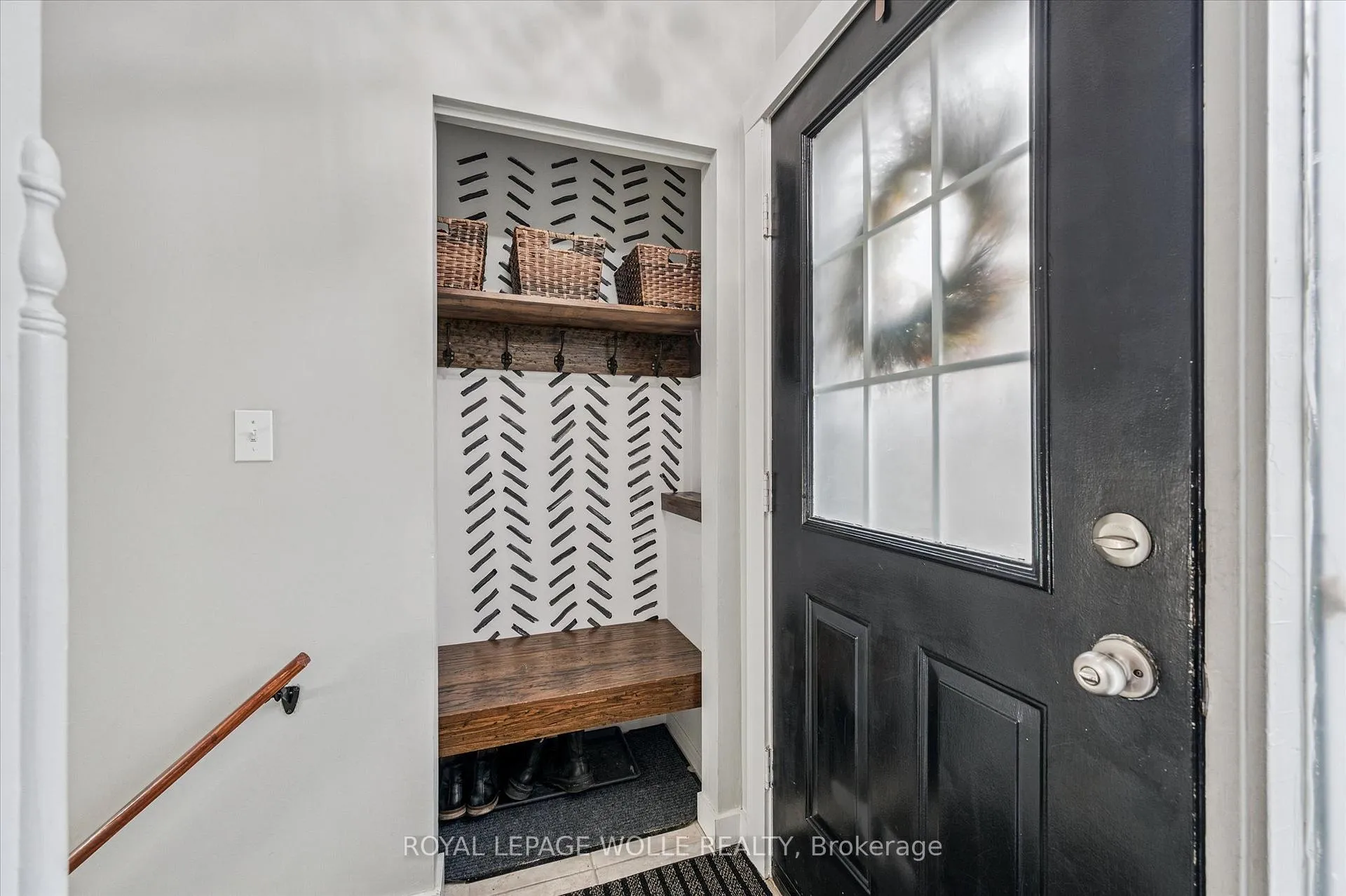 Photo 4 of 20 Ivy Crescent, Brant, Paris — HOMEH