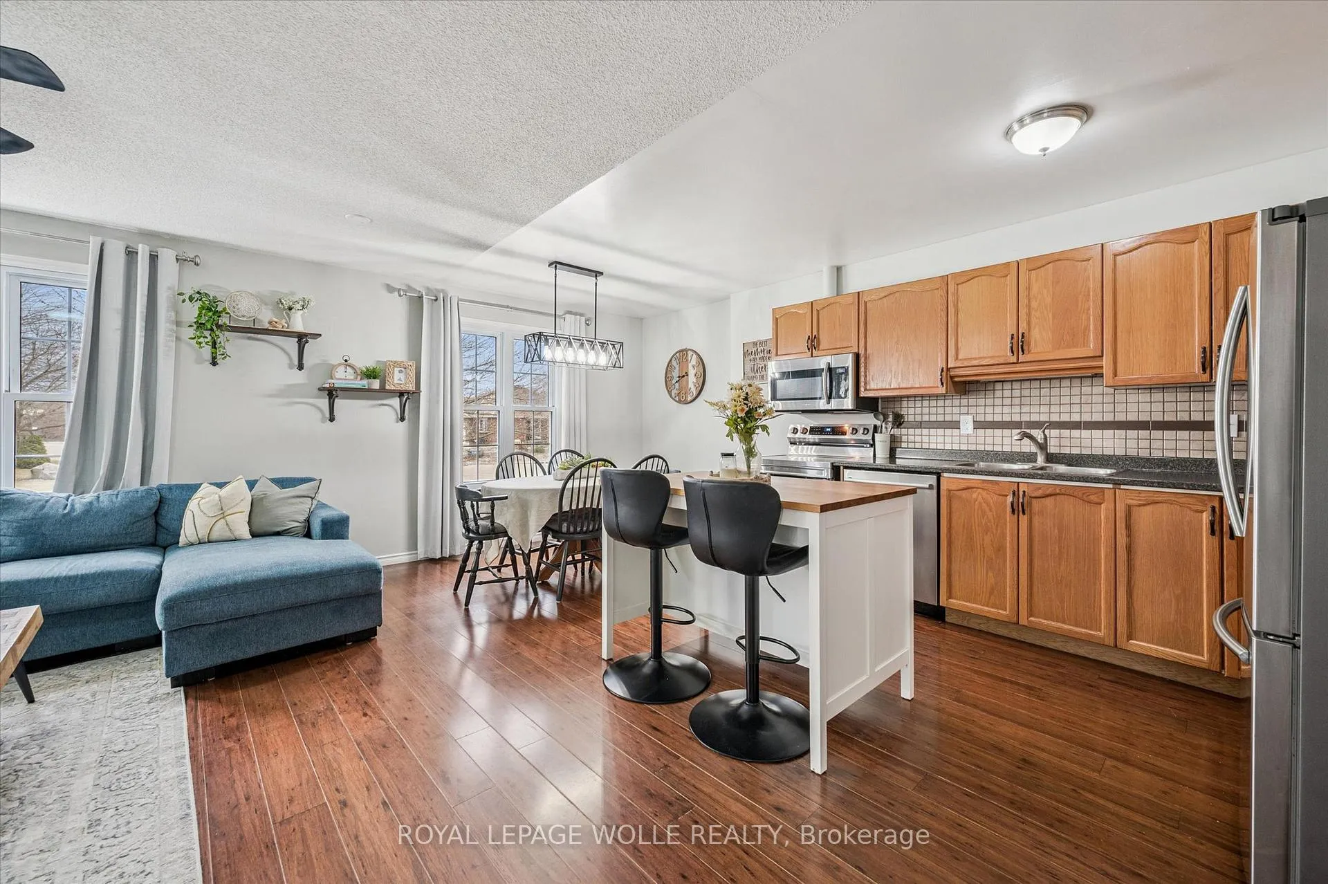 Photo 6 of 20 Ivy Crescent, Brant, Paris — HOMEH