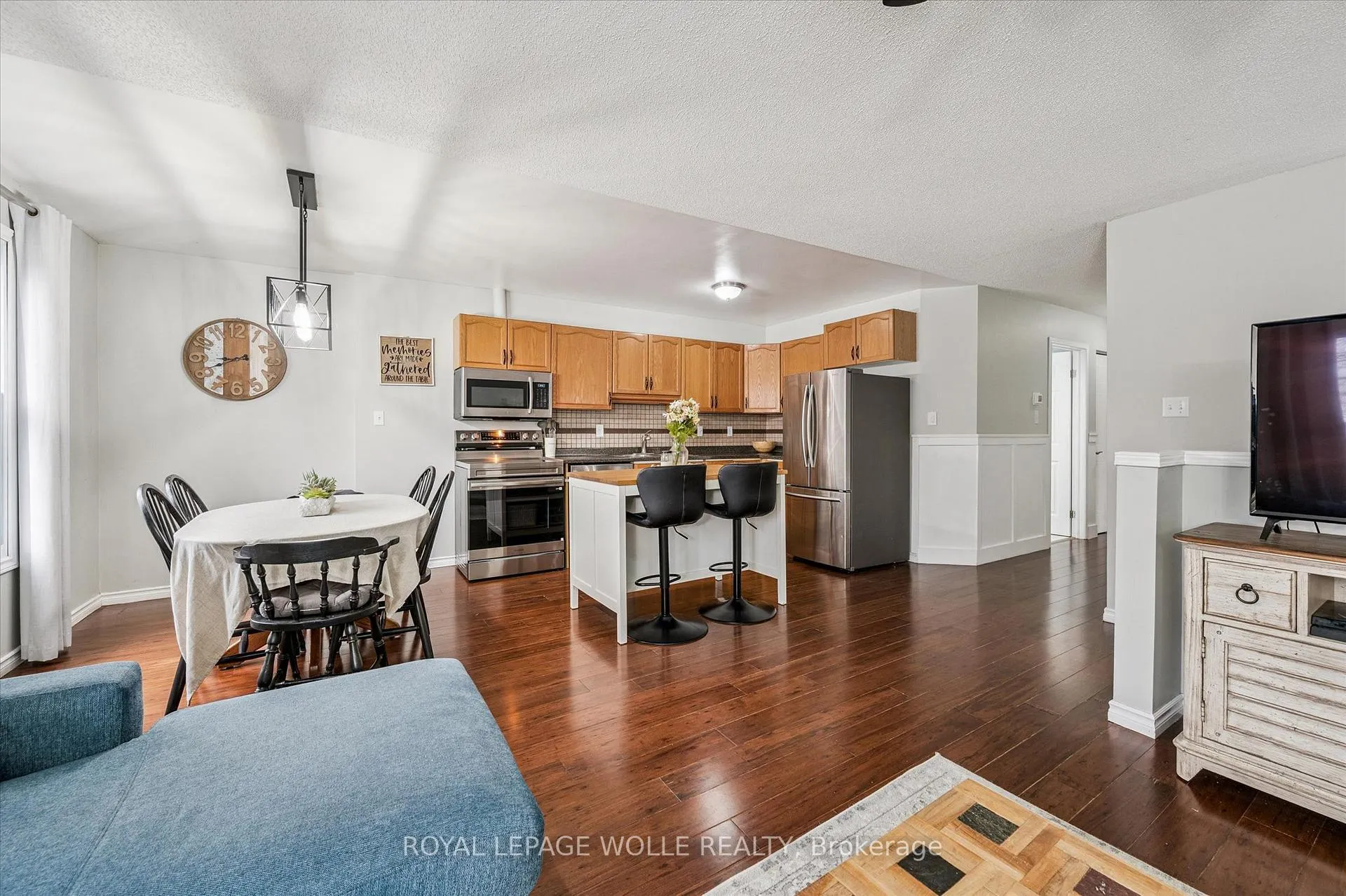 Photo 8 of 20 Ivy Crescent, Brant, Paris — HOMEH