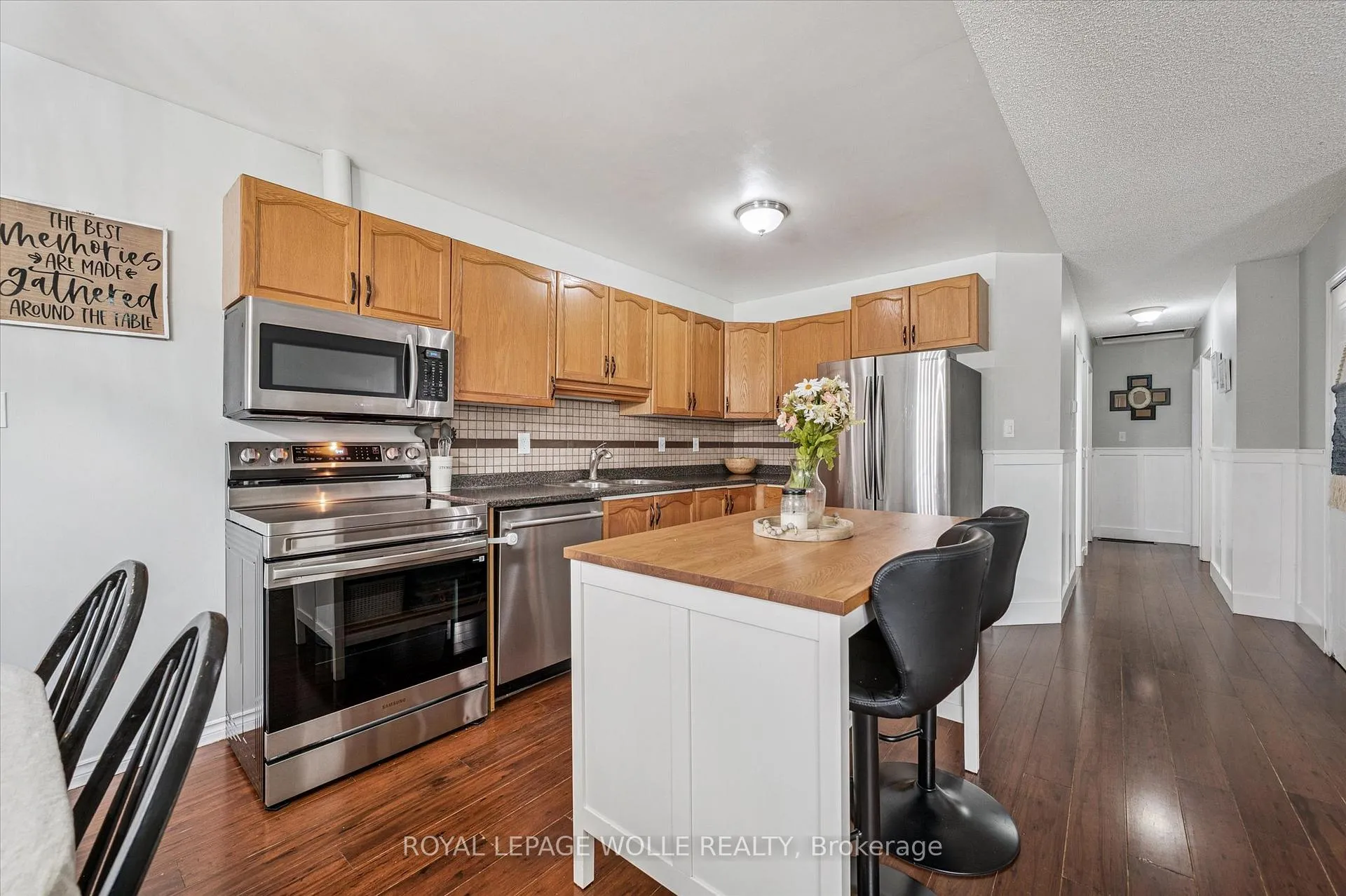 Photo 10 of 20 Ivy Crescent, Brant, Paris — HOMEH