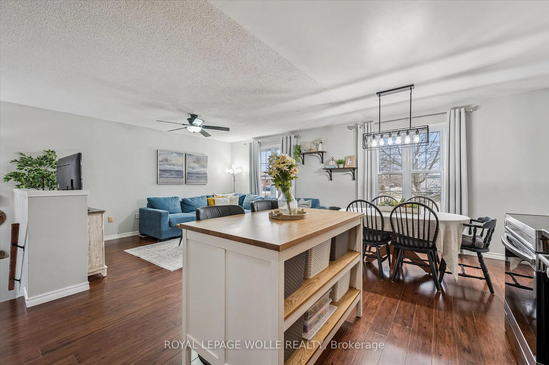 Photo 12 of 20 Ivy Crescent, Brant, Paris — HOMEH