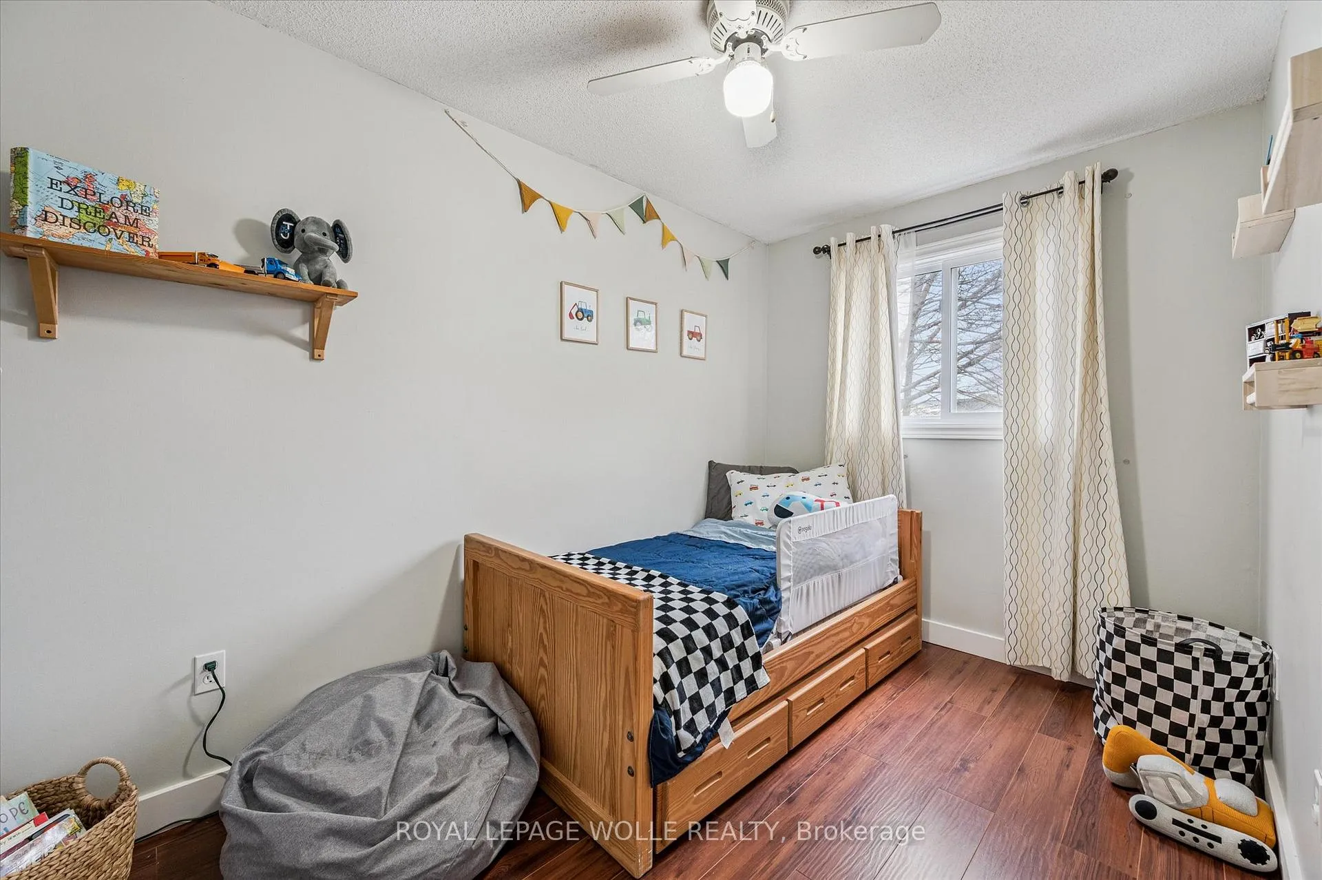 Photo 15 of 20 Ivy Crescent, Brant, Paris — HOMEH