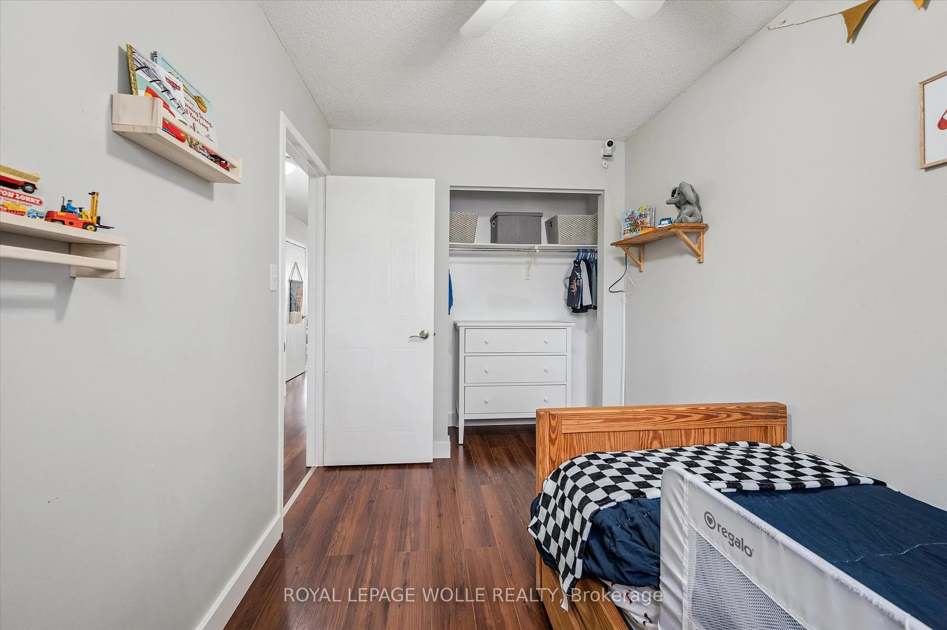 Photo 16 of 20 Ivy Crescent, Brant, Paris — HOMEH