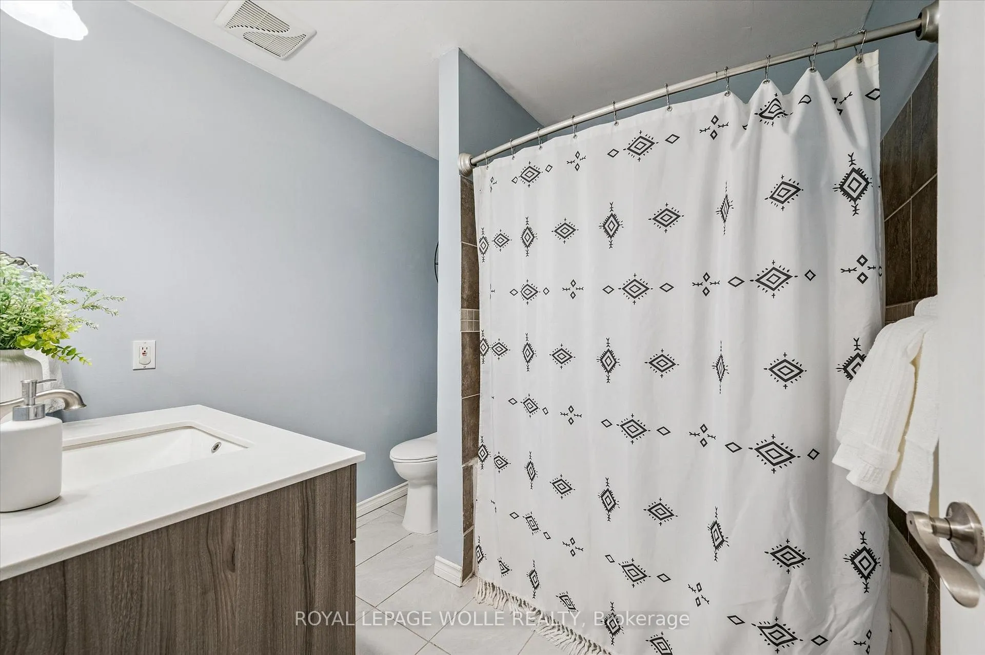 Photo 20 of 20 Ivy Crescent, Brant, Paris — HOMEH
