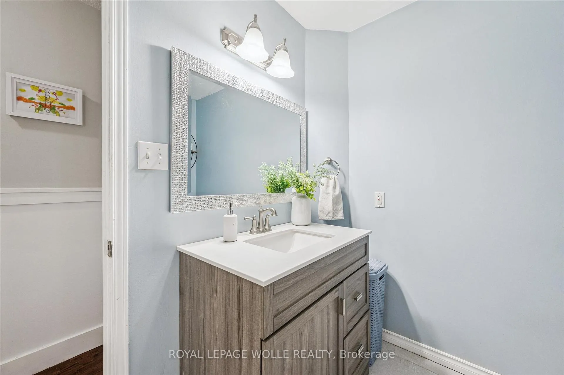 Photo 21 of 20 Ivy Crescent, Brant, Paris — HOMEH