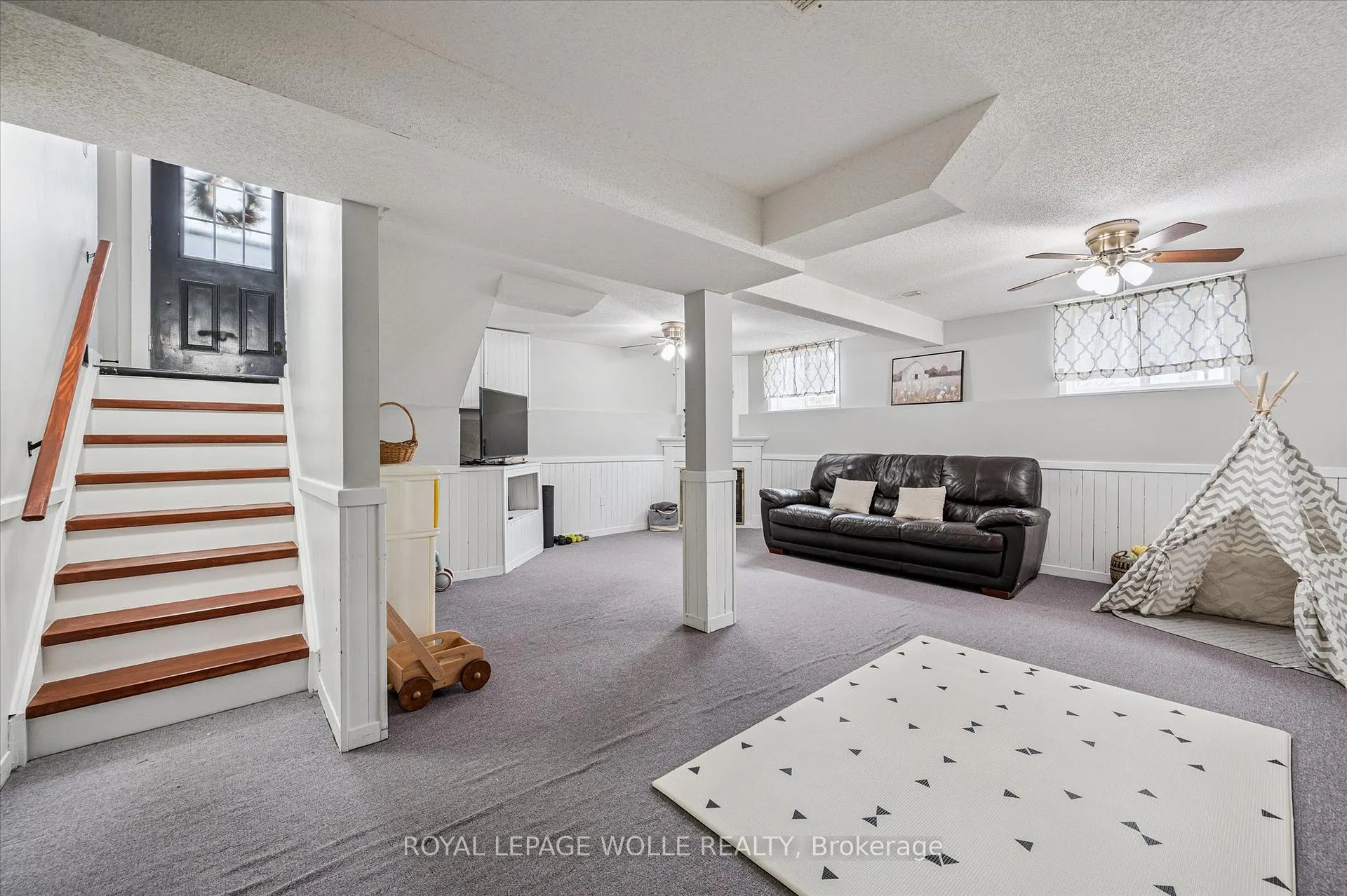 Photo 22 of 20 Ivy Crescent, Brant, Paris — HOMEH
