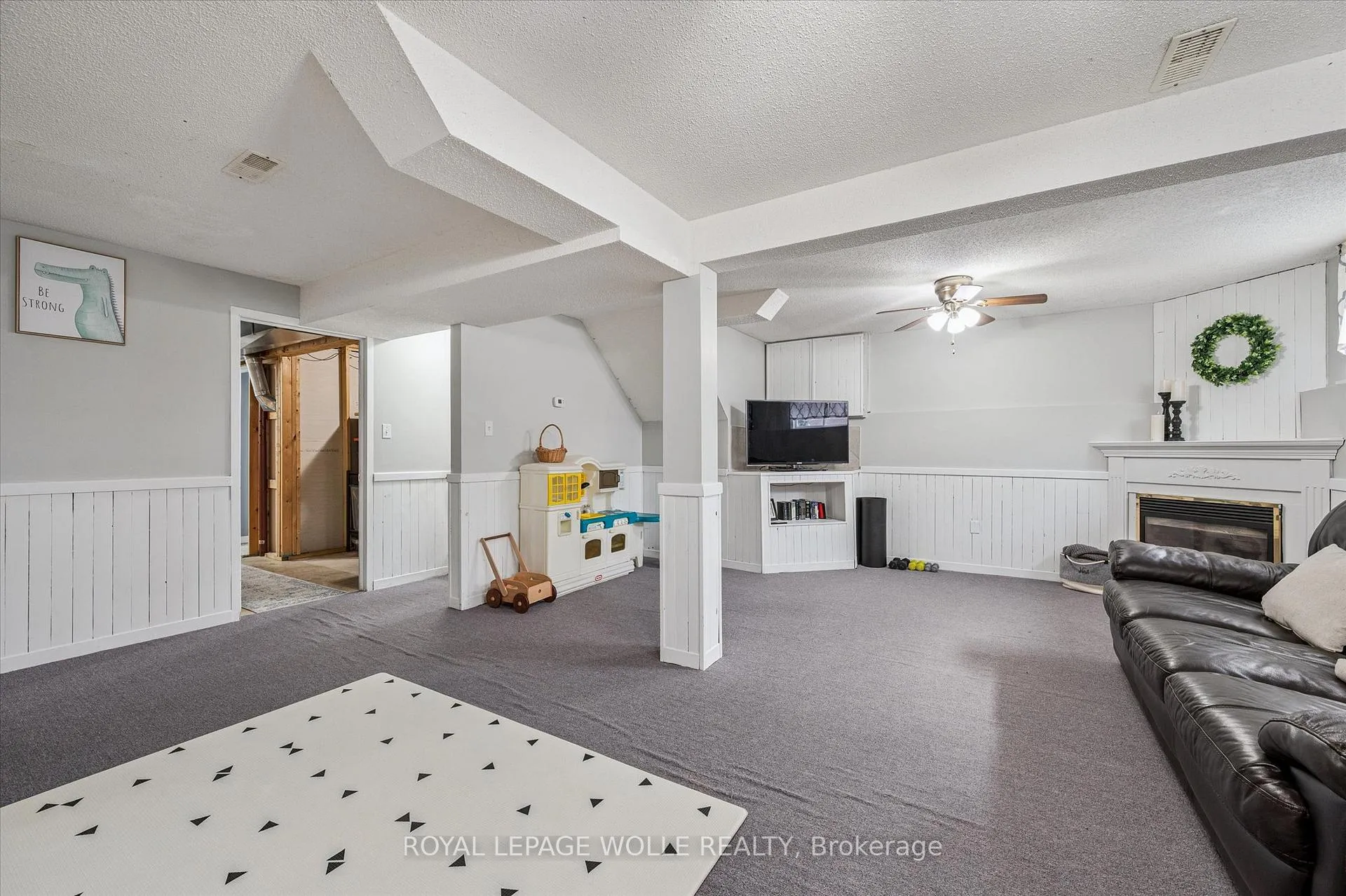 Photo 23 of 20 Ivy Crescent, Brant, Paris — HOMEH