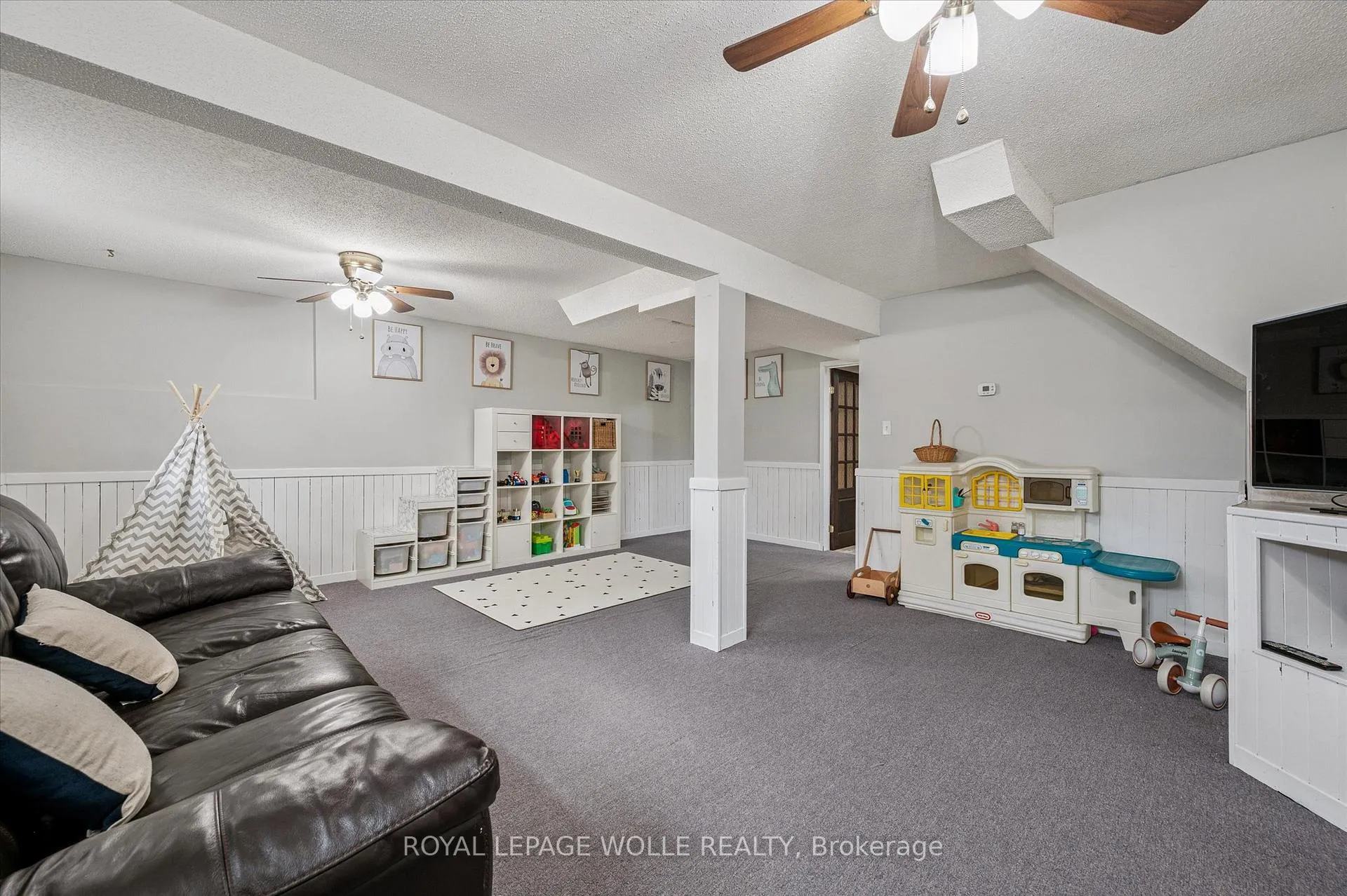 Photo 24 of 20 Ivy Crescent, Brant, Paris — HOMEH