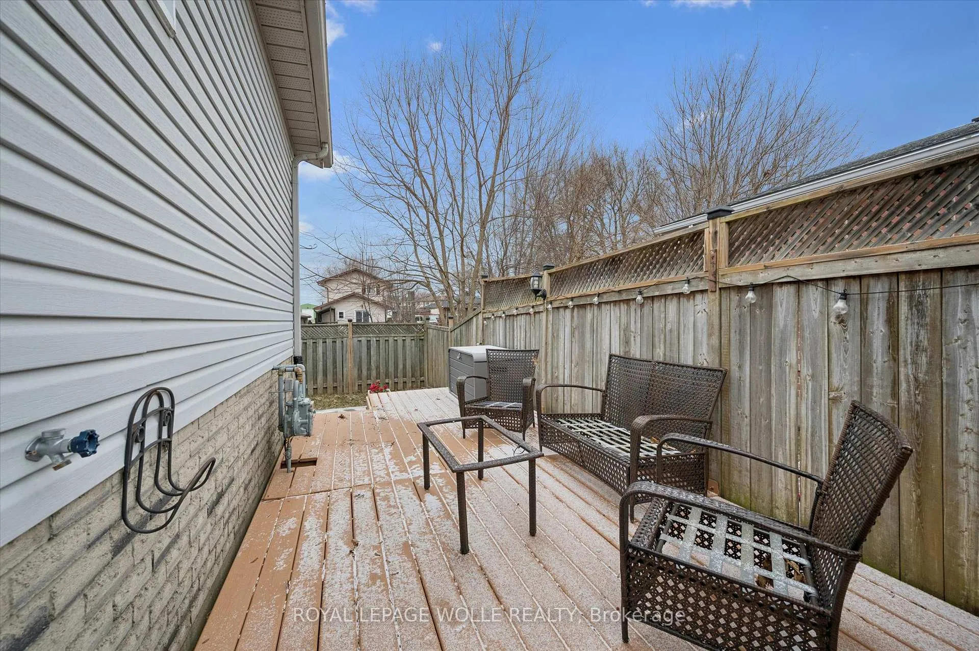 Photo 28 of 20 Ivy Crescent, Brant, Paris — HOMEH