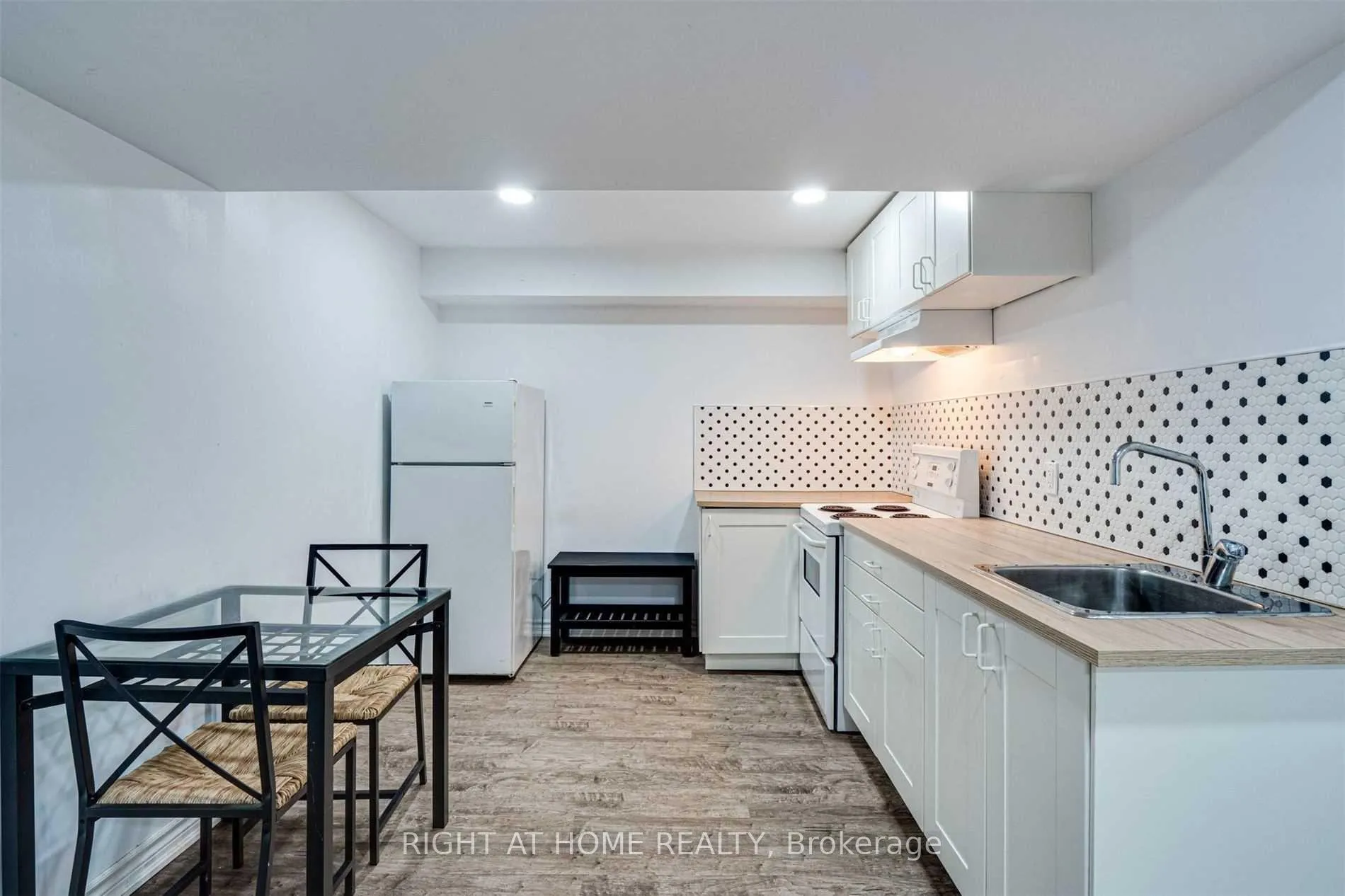 Photo 3 of 55 Dunoon Drive, Vaughan, Maple — HOMEH