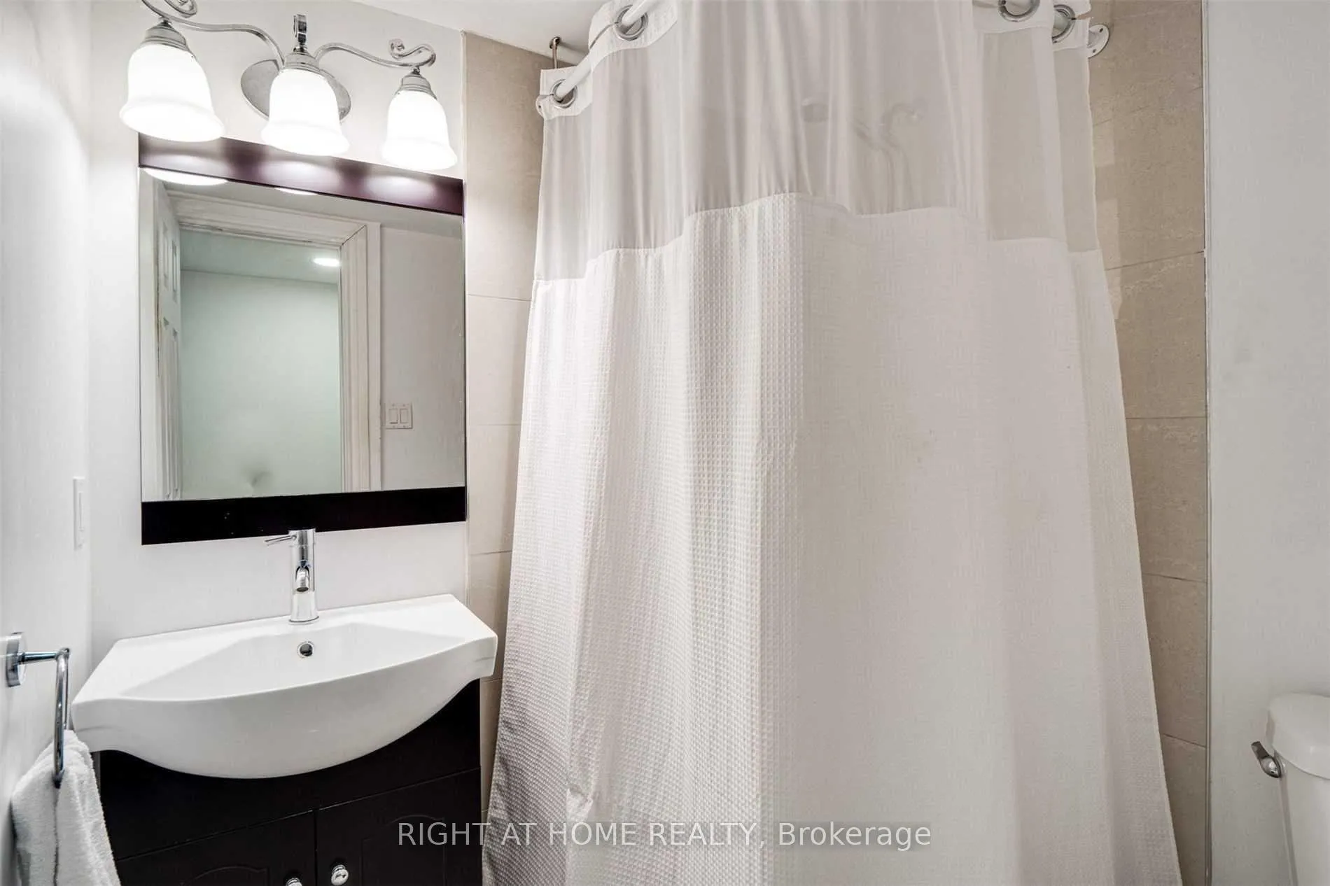 Photo 5 of 55 Dunoon Drive, Vaughan, Maple — HOMEH