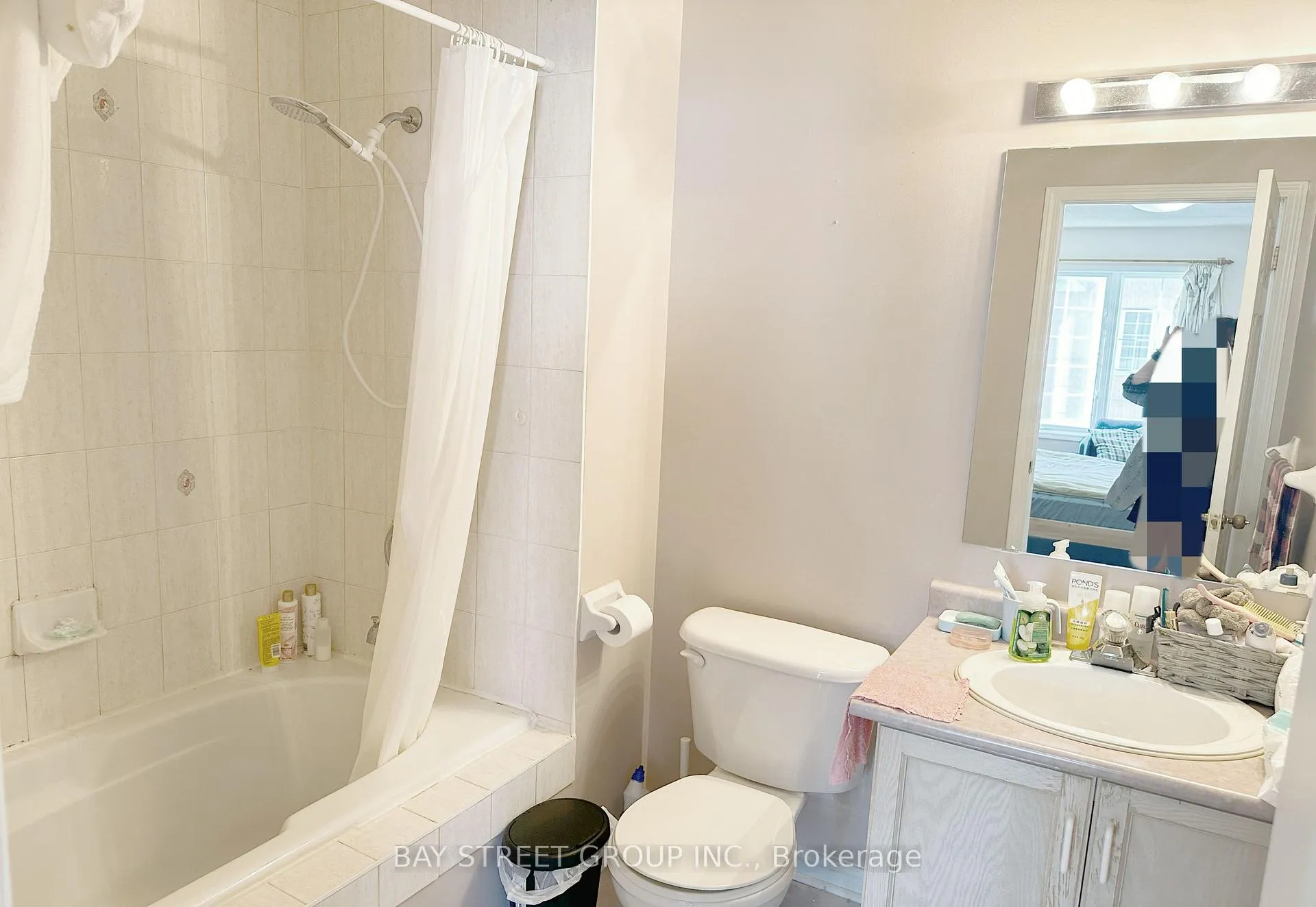 Photo 6 of Unit 17, 1 Alpen Way, Markham, Unionville — HOMEH