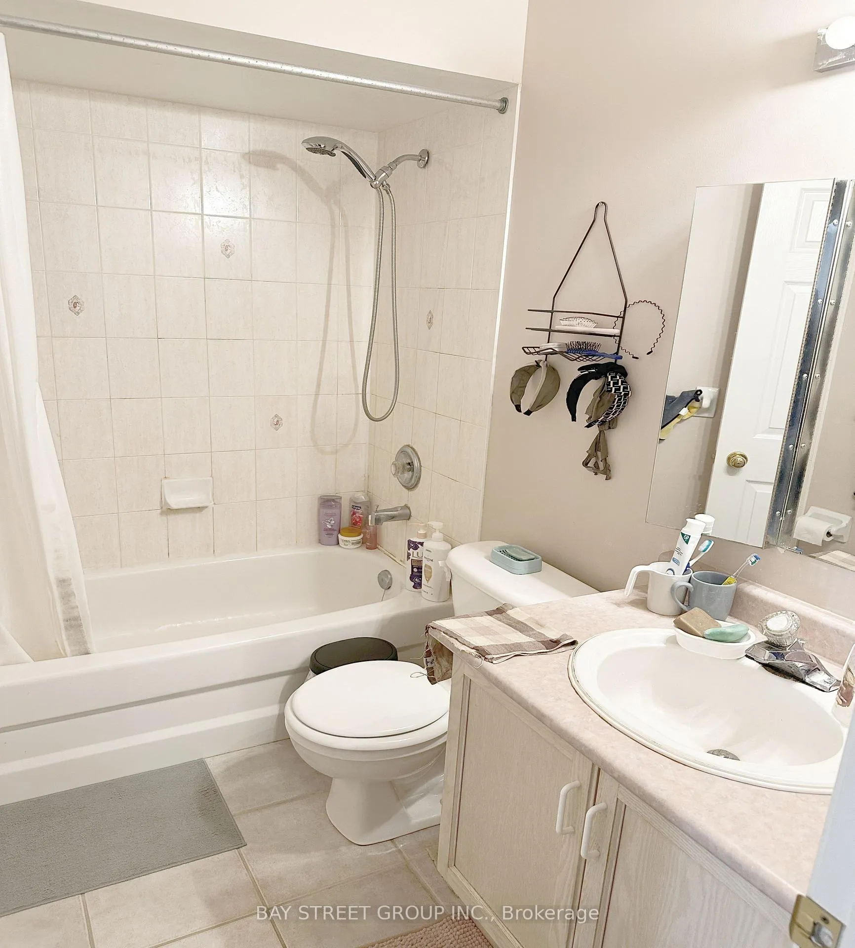 Photo 9 of Unit 17, 1 Alpen Way, Markham, Unionville — HOMEH