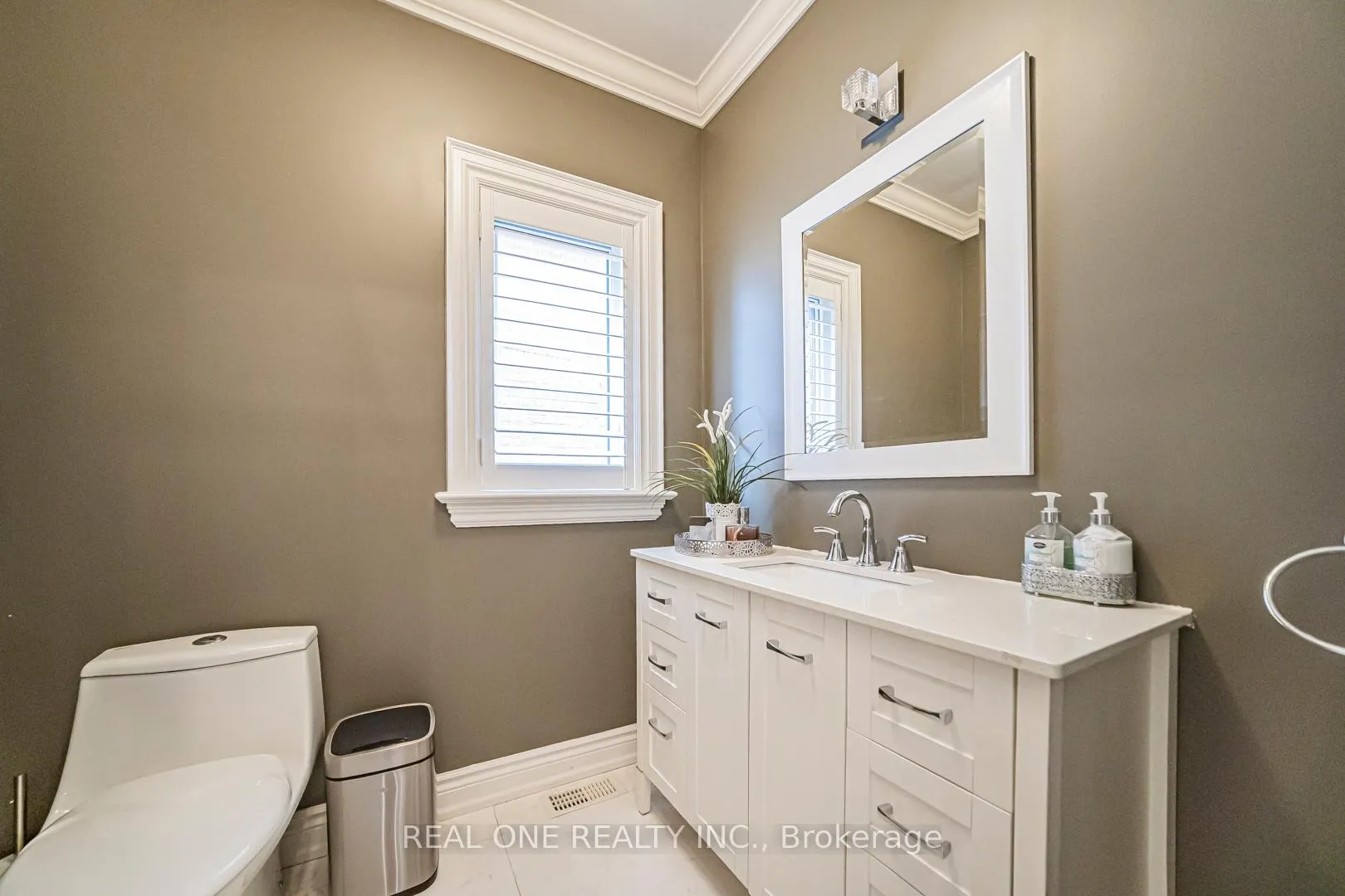 Photo 10 of 85 Dell Park Avenue, Toronto, Englemount-Lawrence — HOMEH