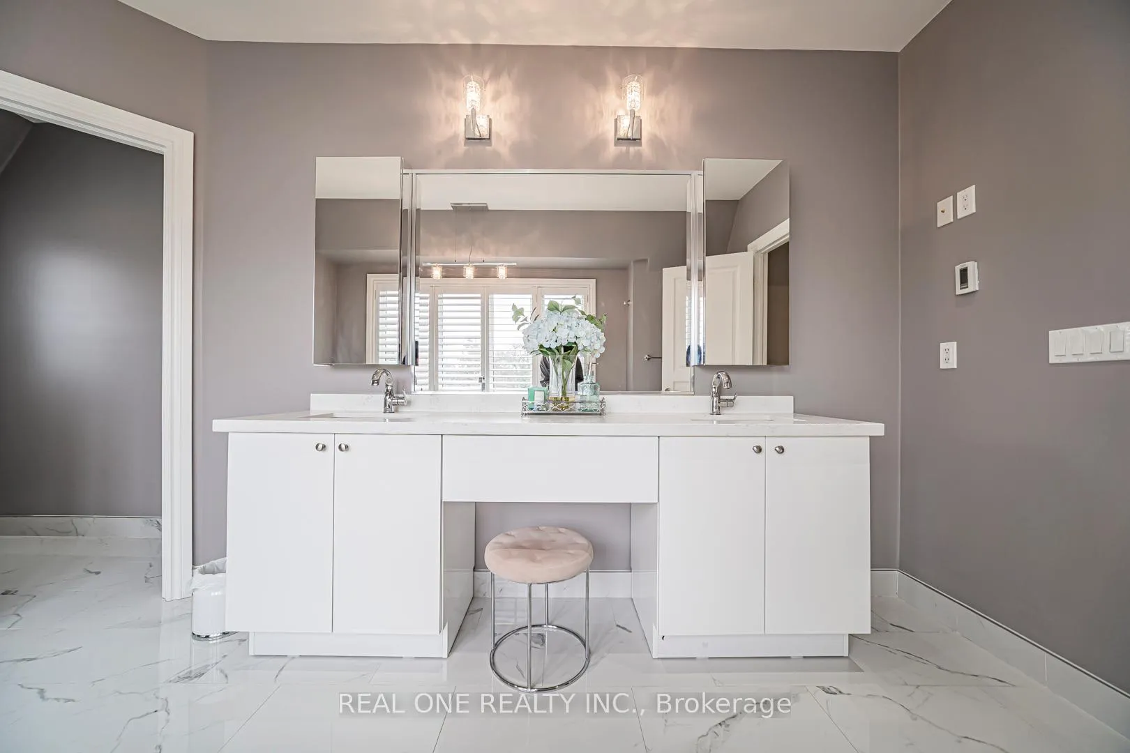Photo 28 of 85 Dell Park Avenue, Toronto, Englemount-Lawrence — HOMEH