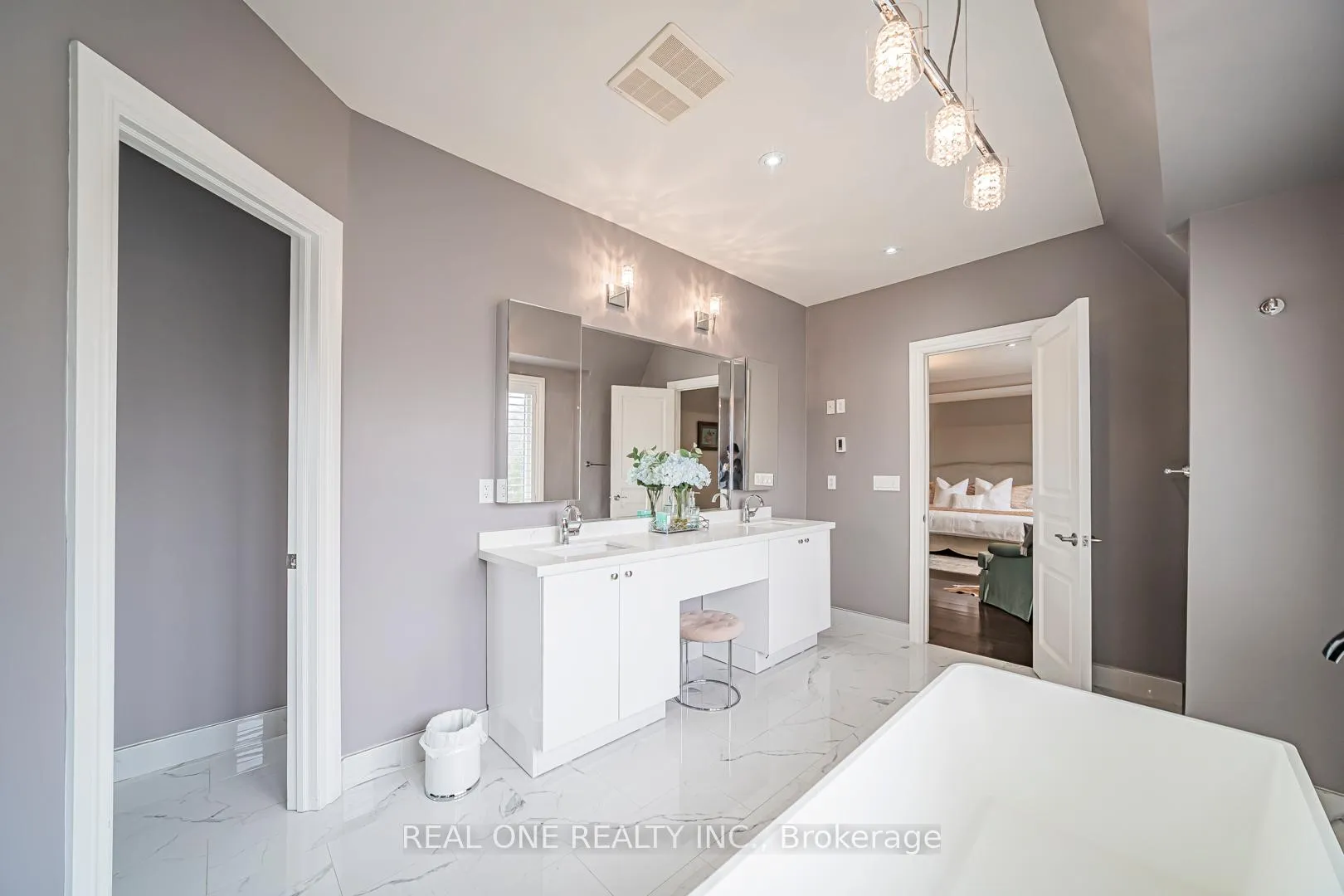 Photo 29 of 85 Dell Park Avenue, Toronto, Englemount-Lawrence — HOMEH