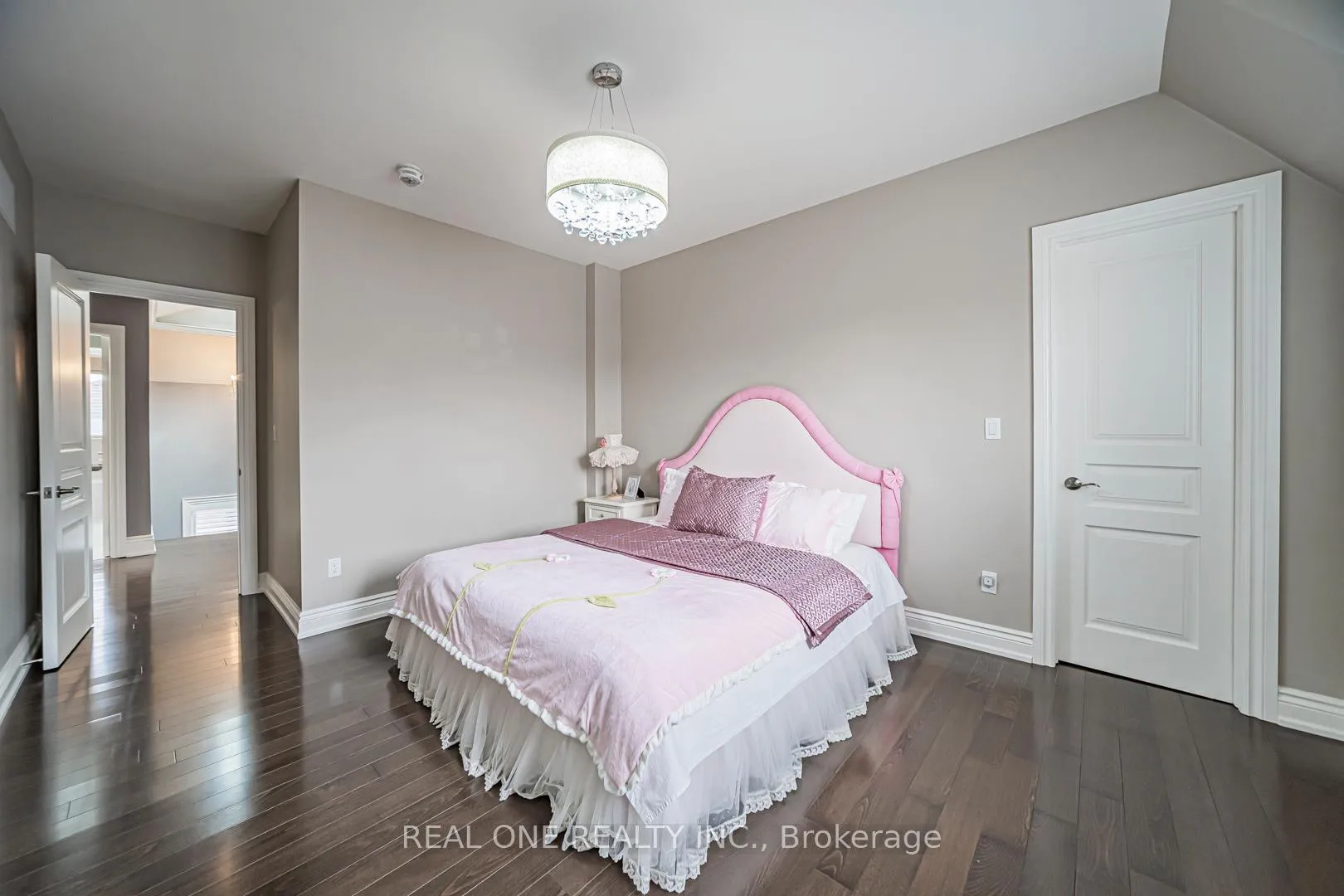 Photo 32 of 85 Dell Park Avenue, Toronto, Englemount-Lawrence — HOMEH