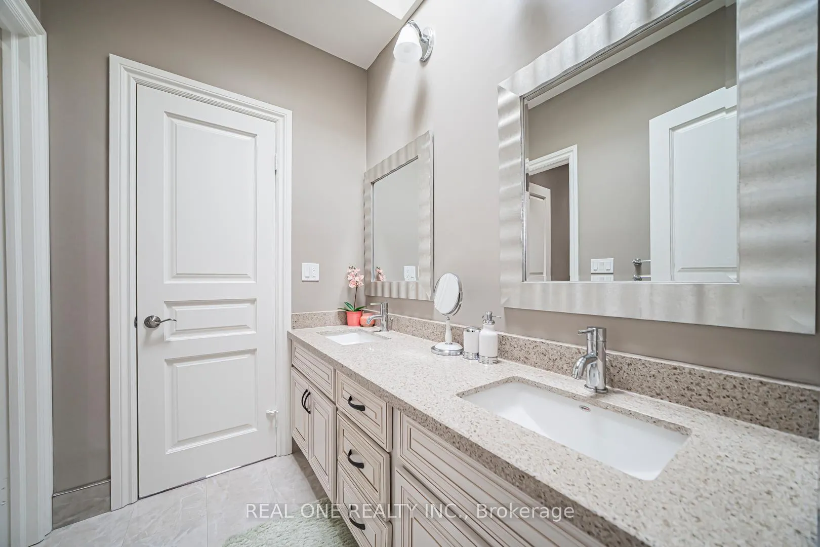 Photo 33 of 85 Dell Park Avenue, Toronto, Englemount-Lawrence — HOMEH